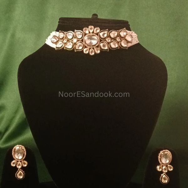 Kundan Choker Set- Bandhai
