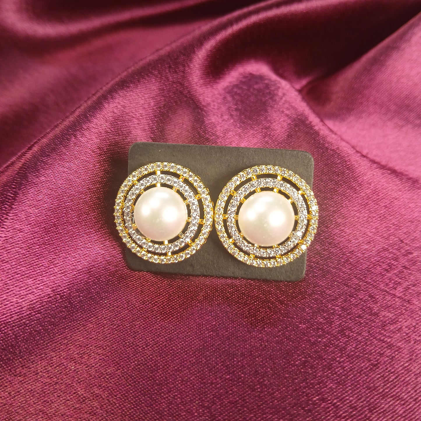 Adorable Pearls Pendant Set
