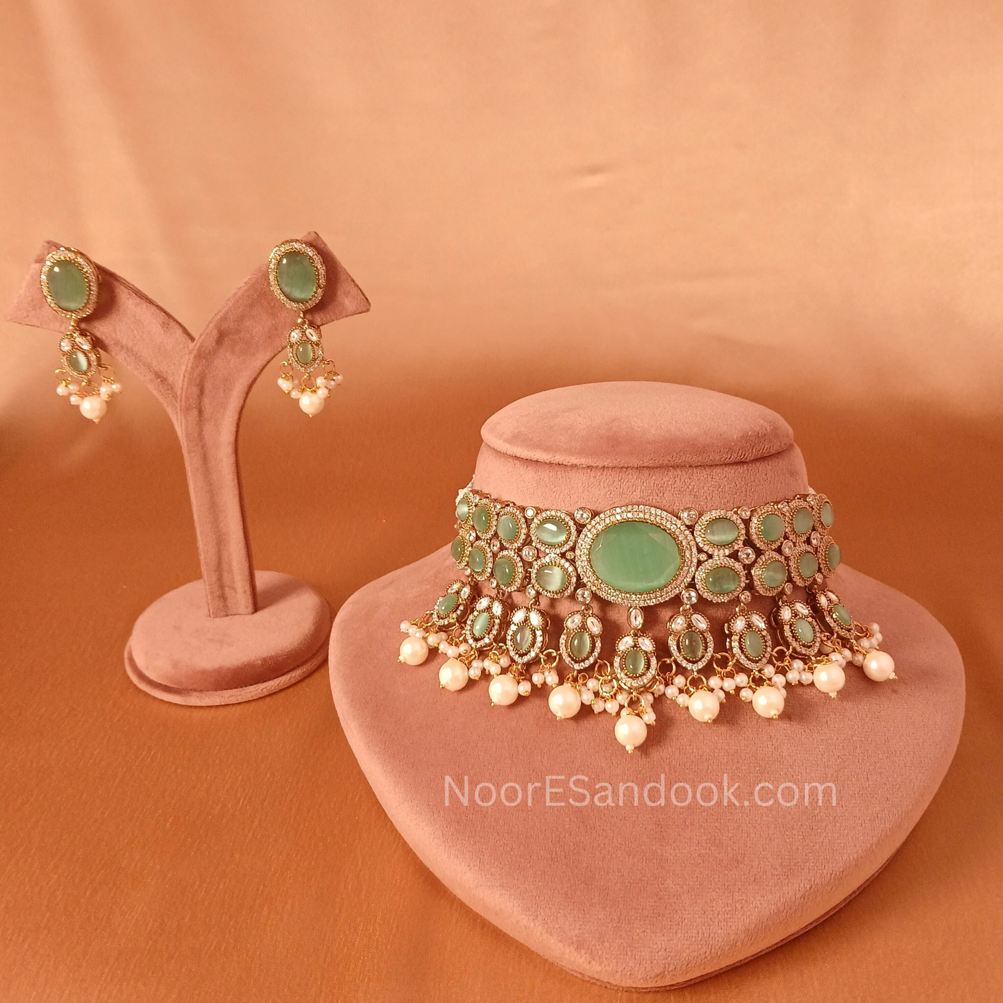 Doublet Stone Choker