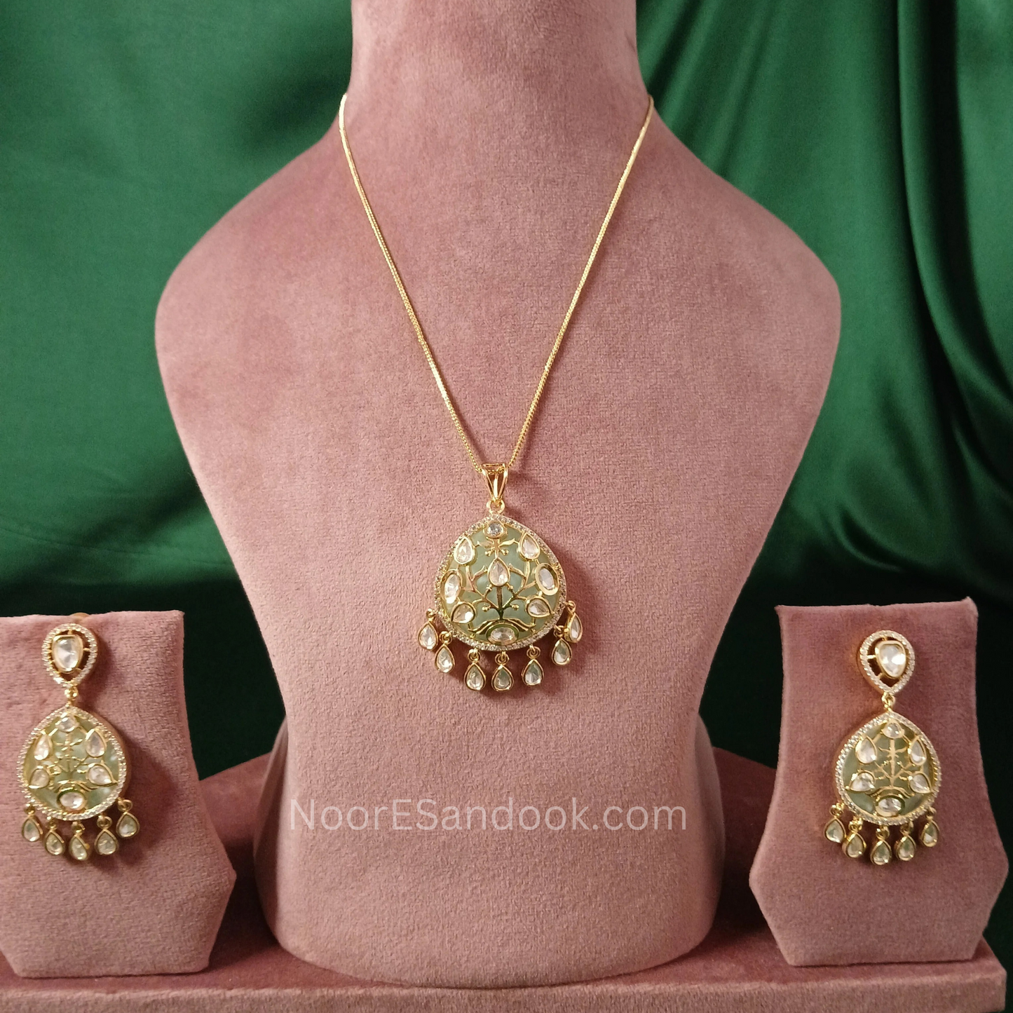 Artistic Stone carving Pendant set