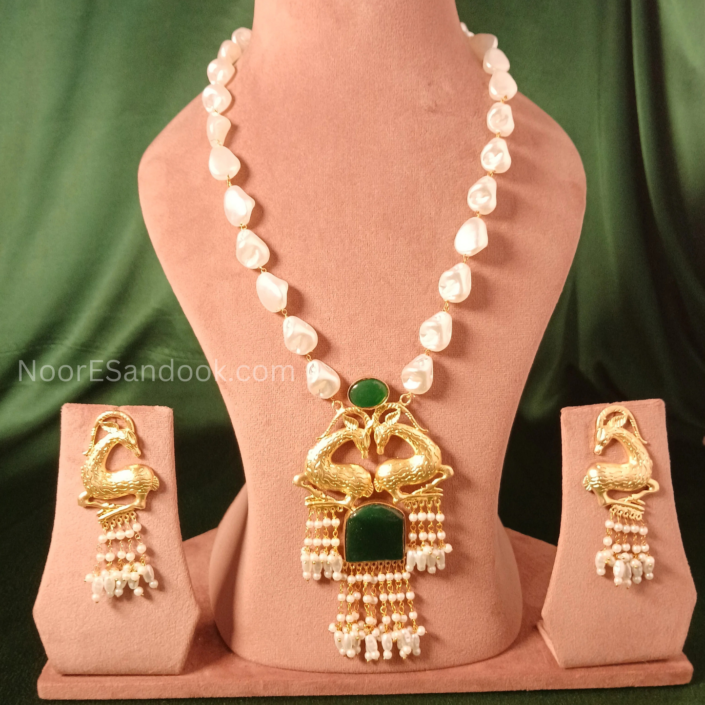 Long Antique Big Pendant with pearl chain (Green)