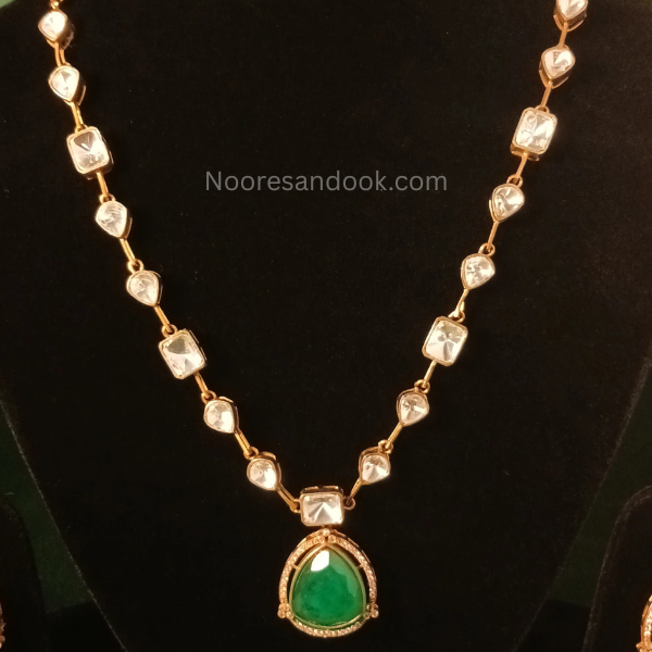 Sleek Polki Necklace Set- Green