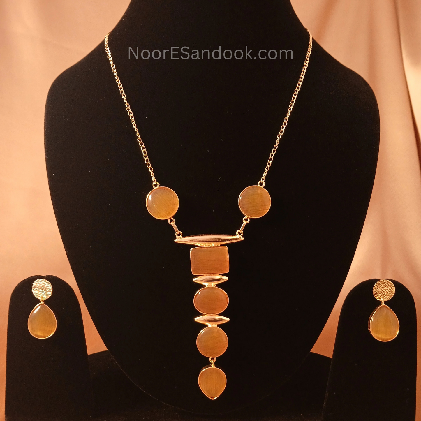 Long stone pendant with simple chain-Yellow