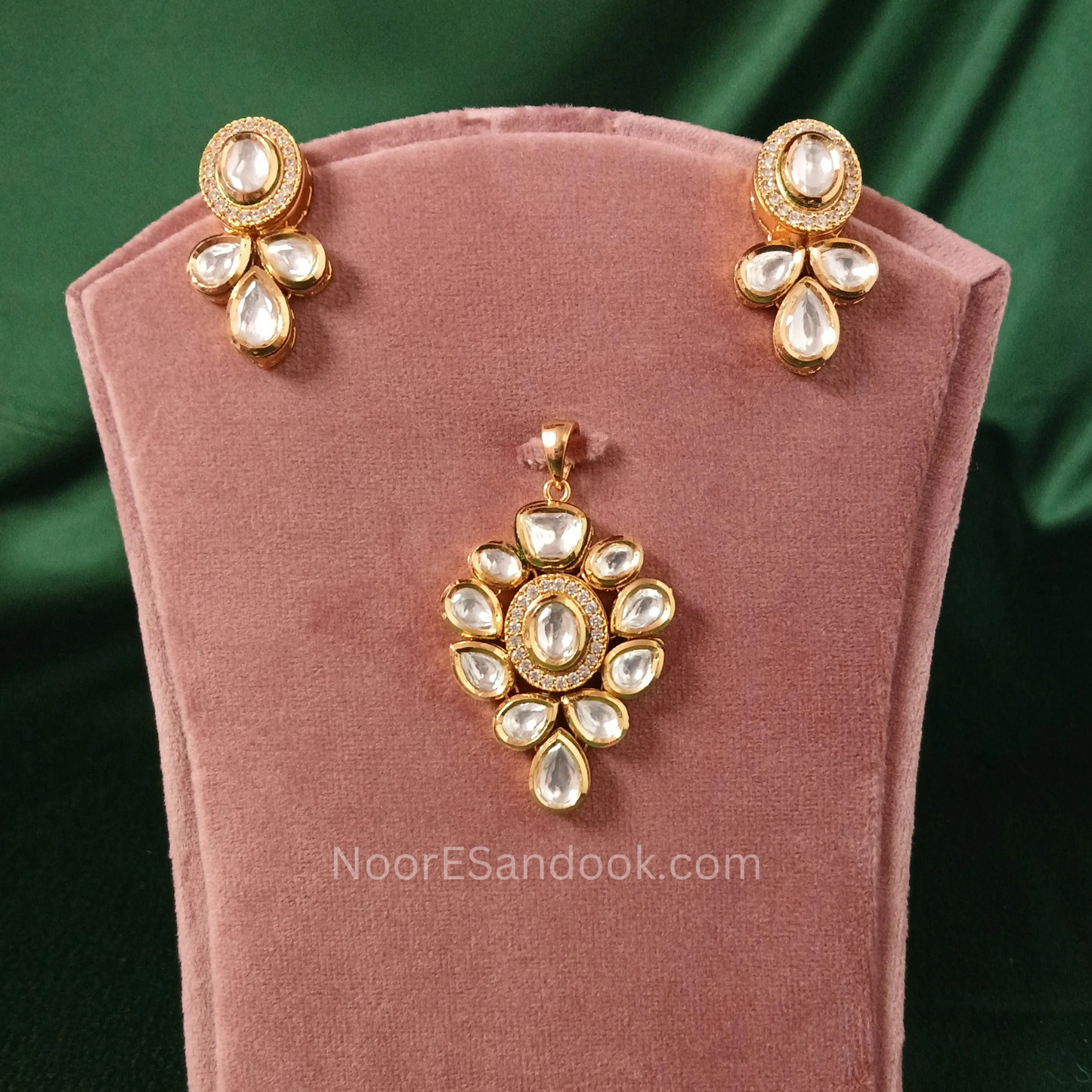 Kundan Pendant Set