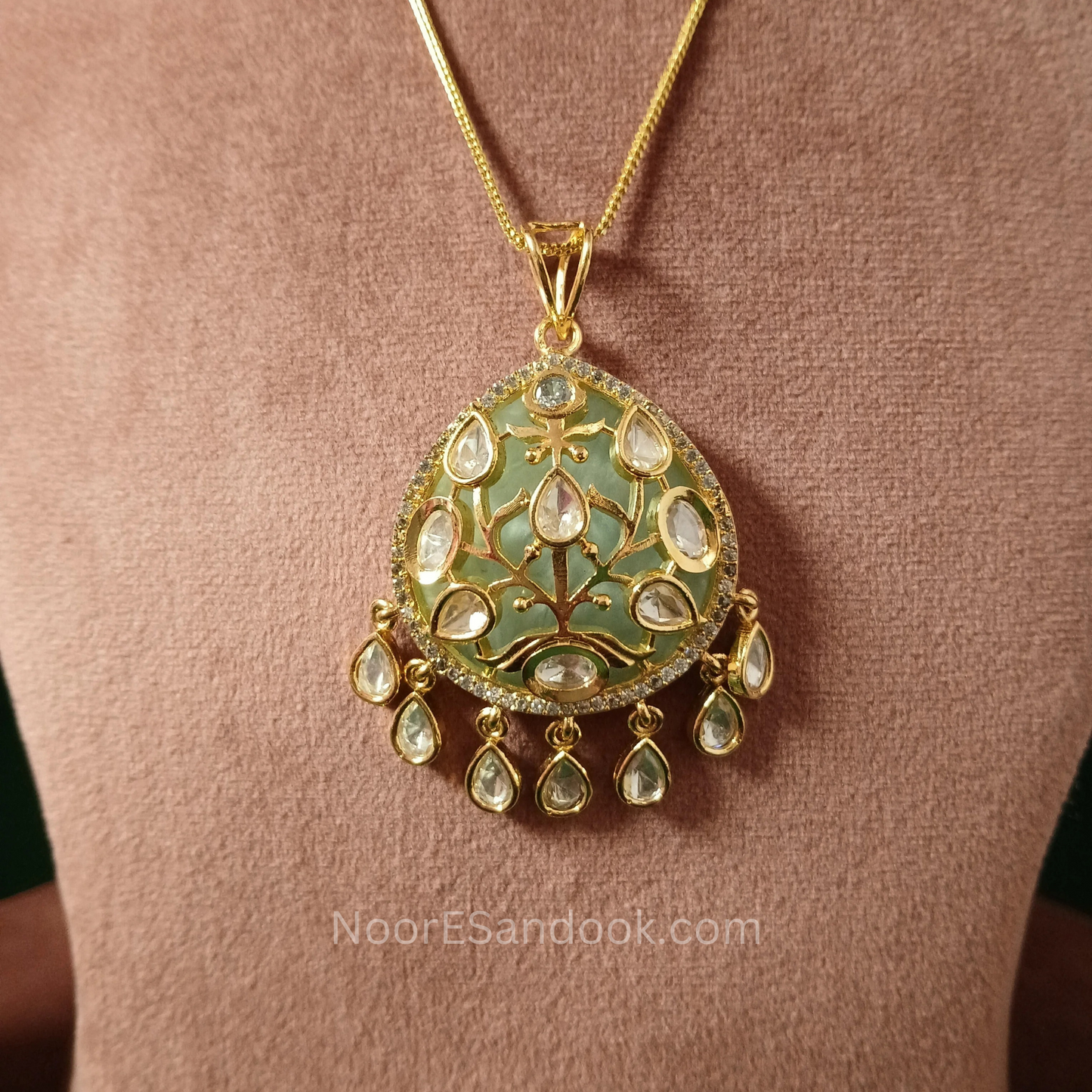 Artistic Stone carving Pendant set