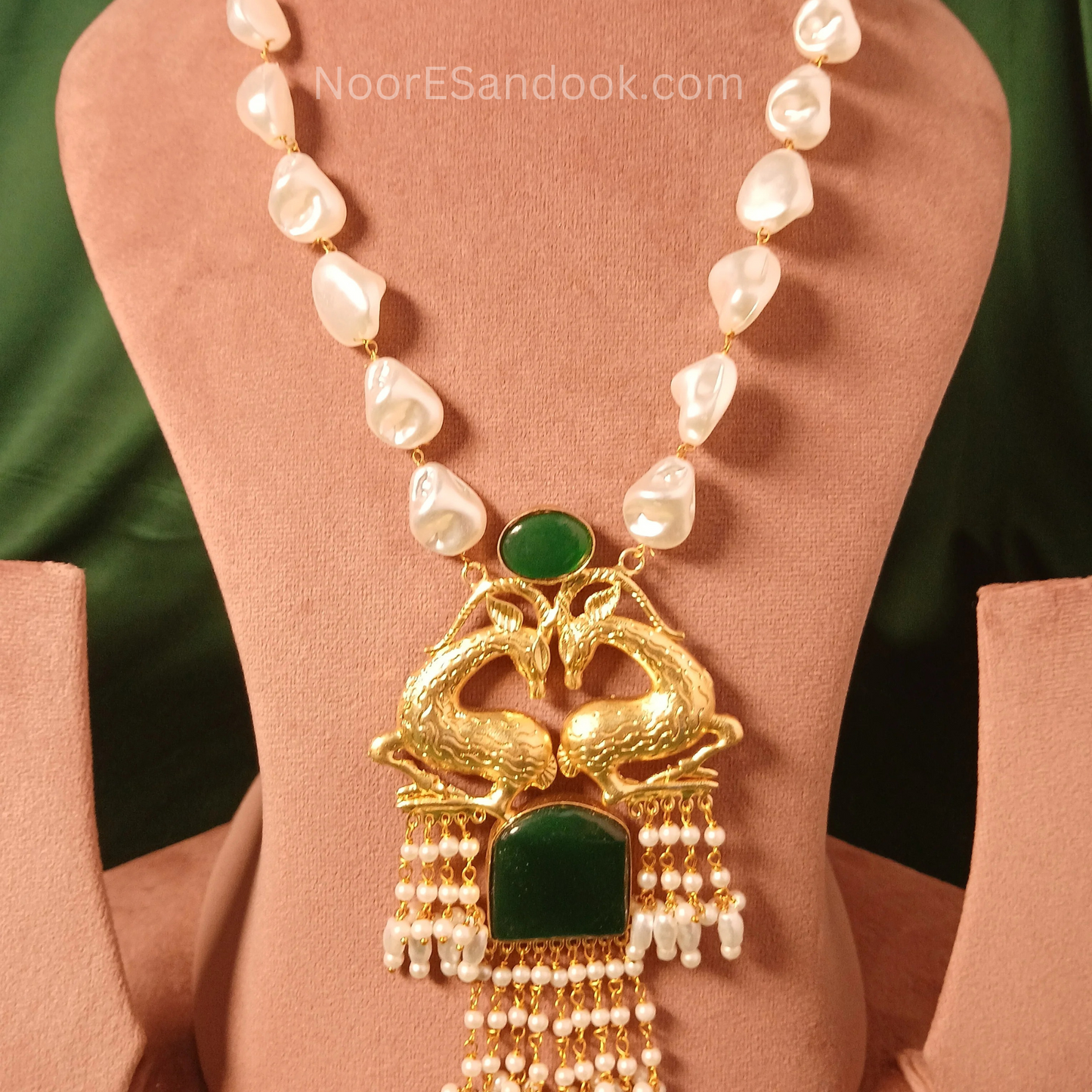 Long Antique Big Pendant with pearl chain (Green)