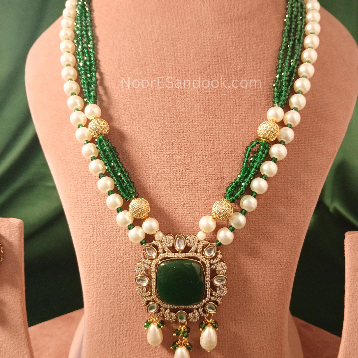 Doublet stone pendant with pearl and small stones layers necklace (green)