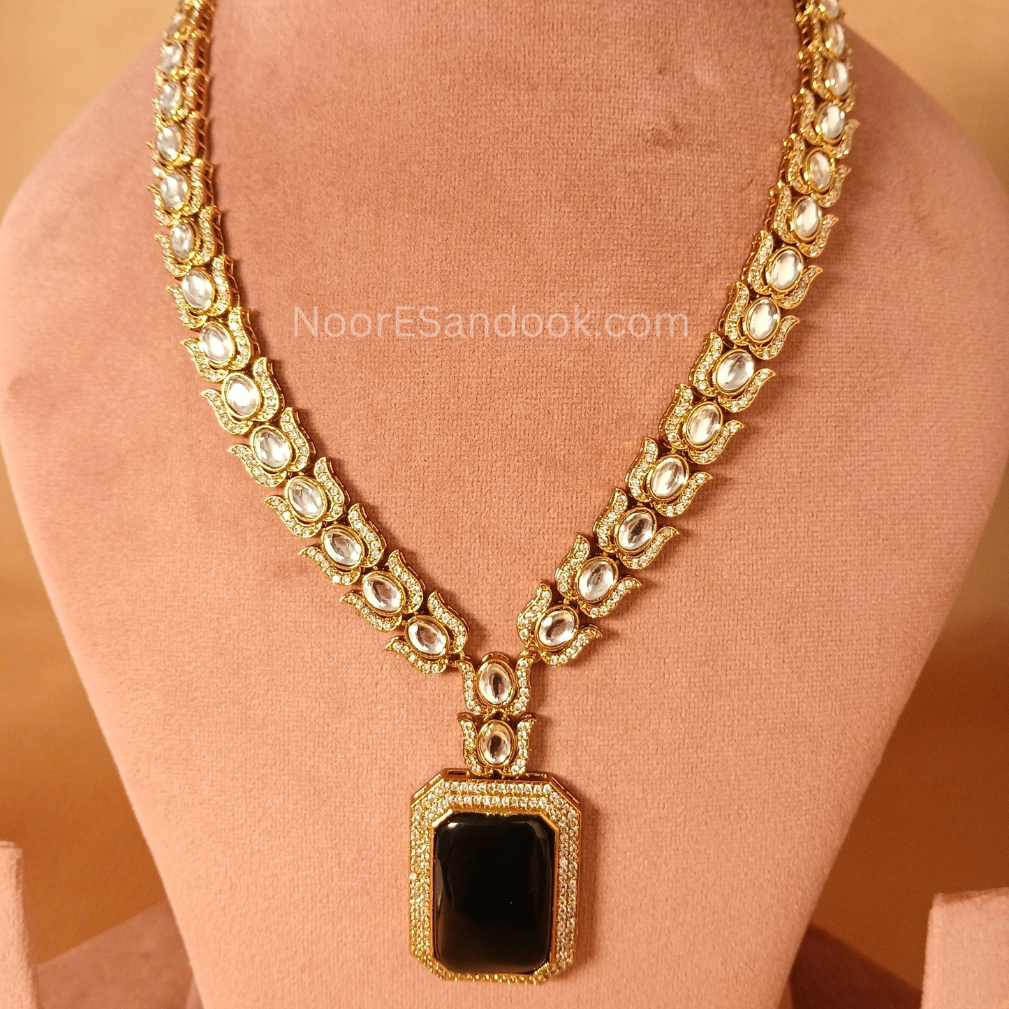 Victorian long necklace with doublet stone (black)
