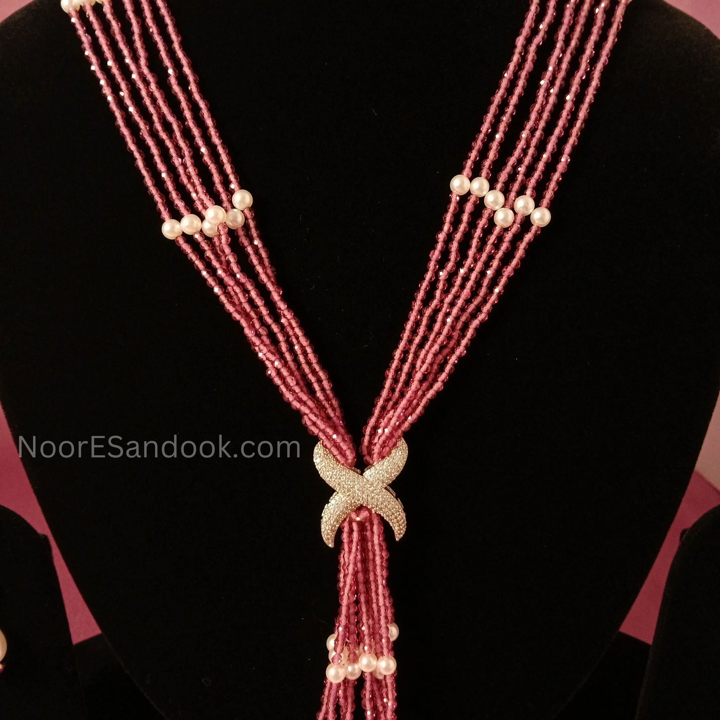 Long Modern Necklace with connector in betweeen (Red)