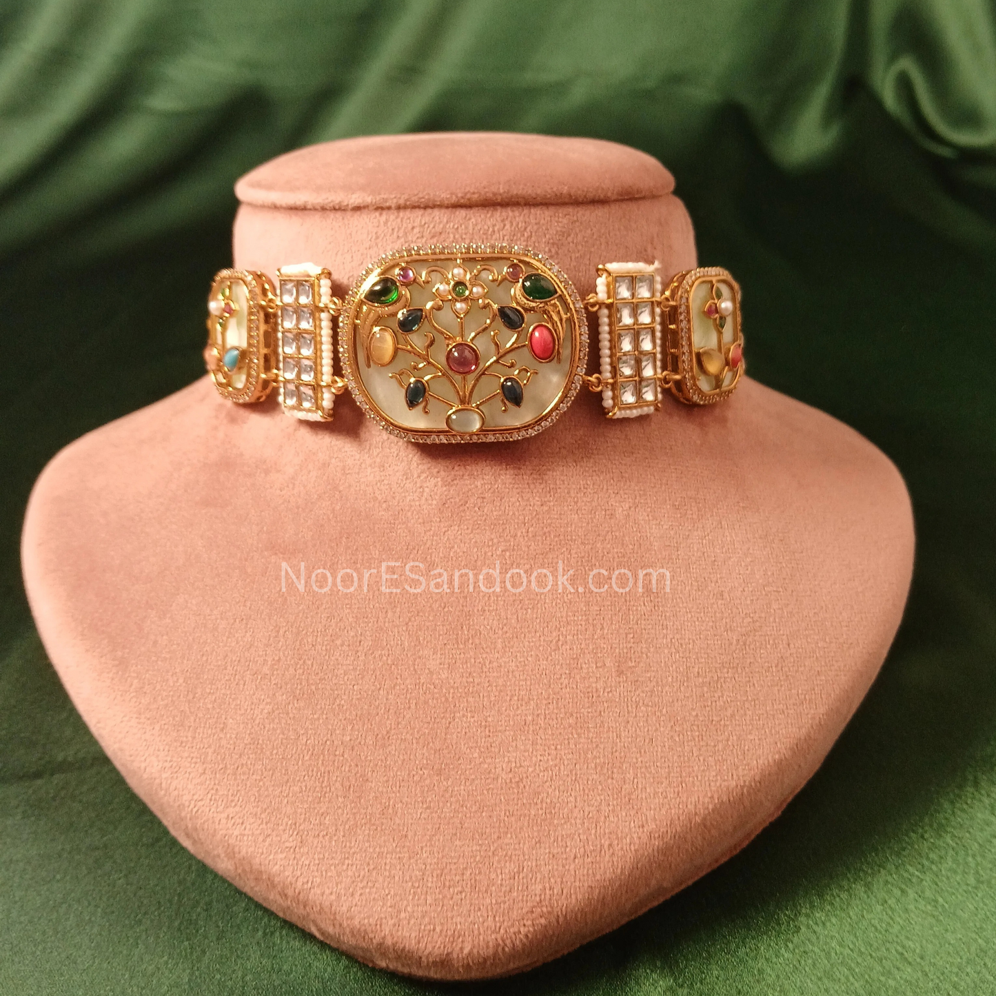 Artistic Stone carving Choker set