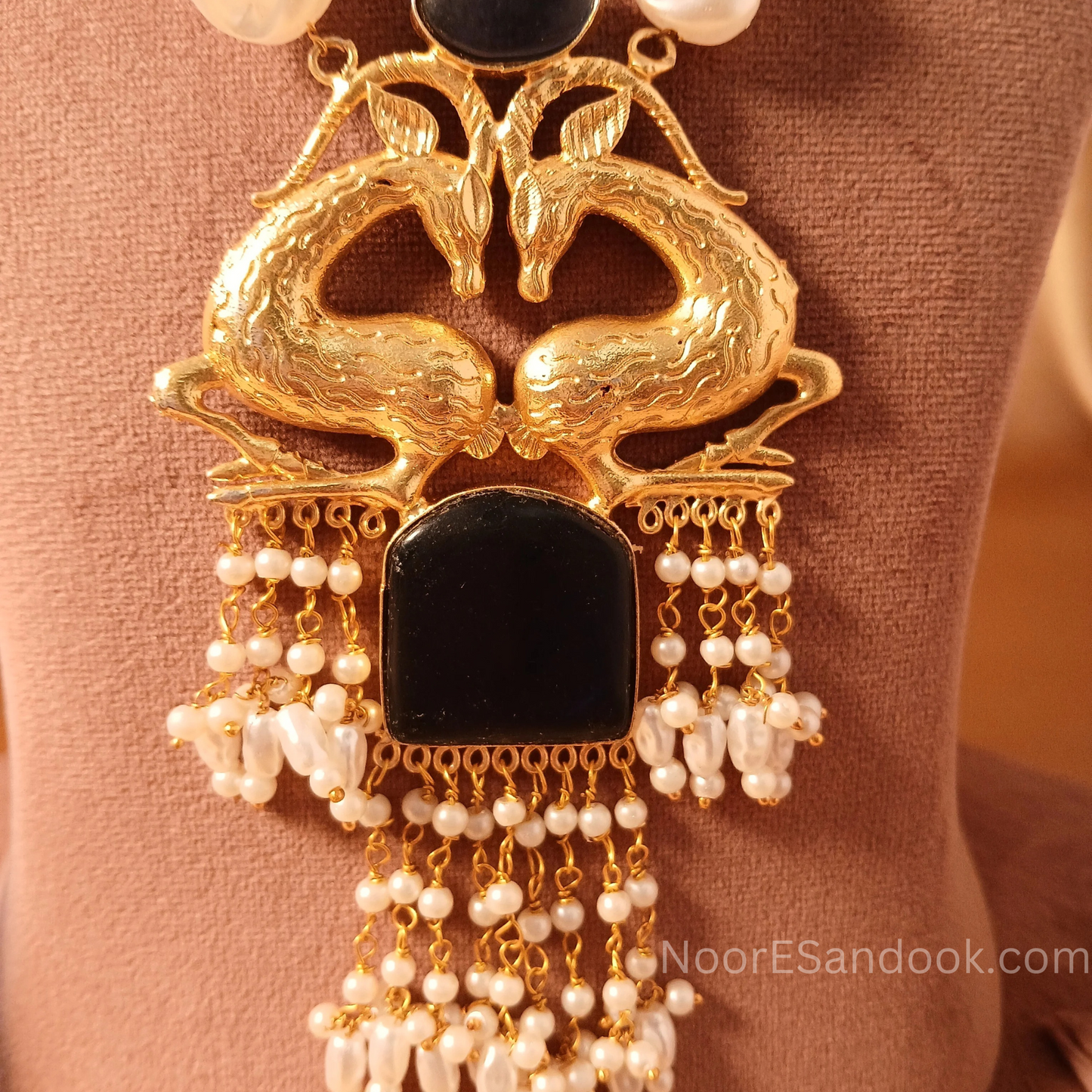 Long Antique Big Pendant with pearl chain (Blue)