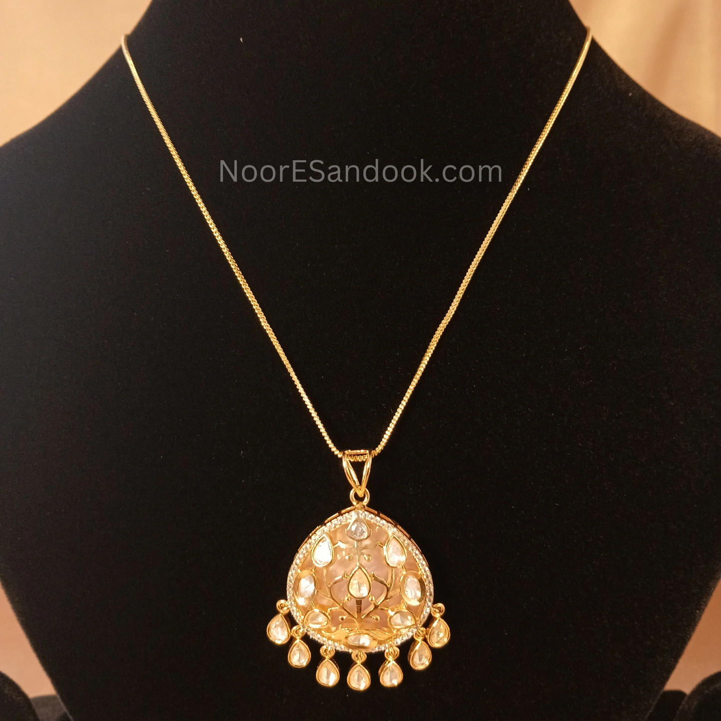 Artistic Stone carving Pendant set (Peach)
