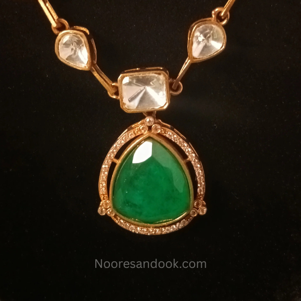 Sleek Polki Necklace Set- Green