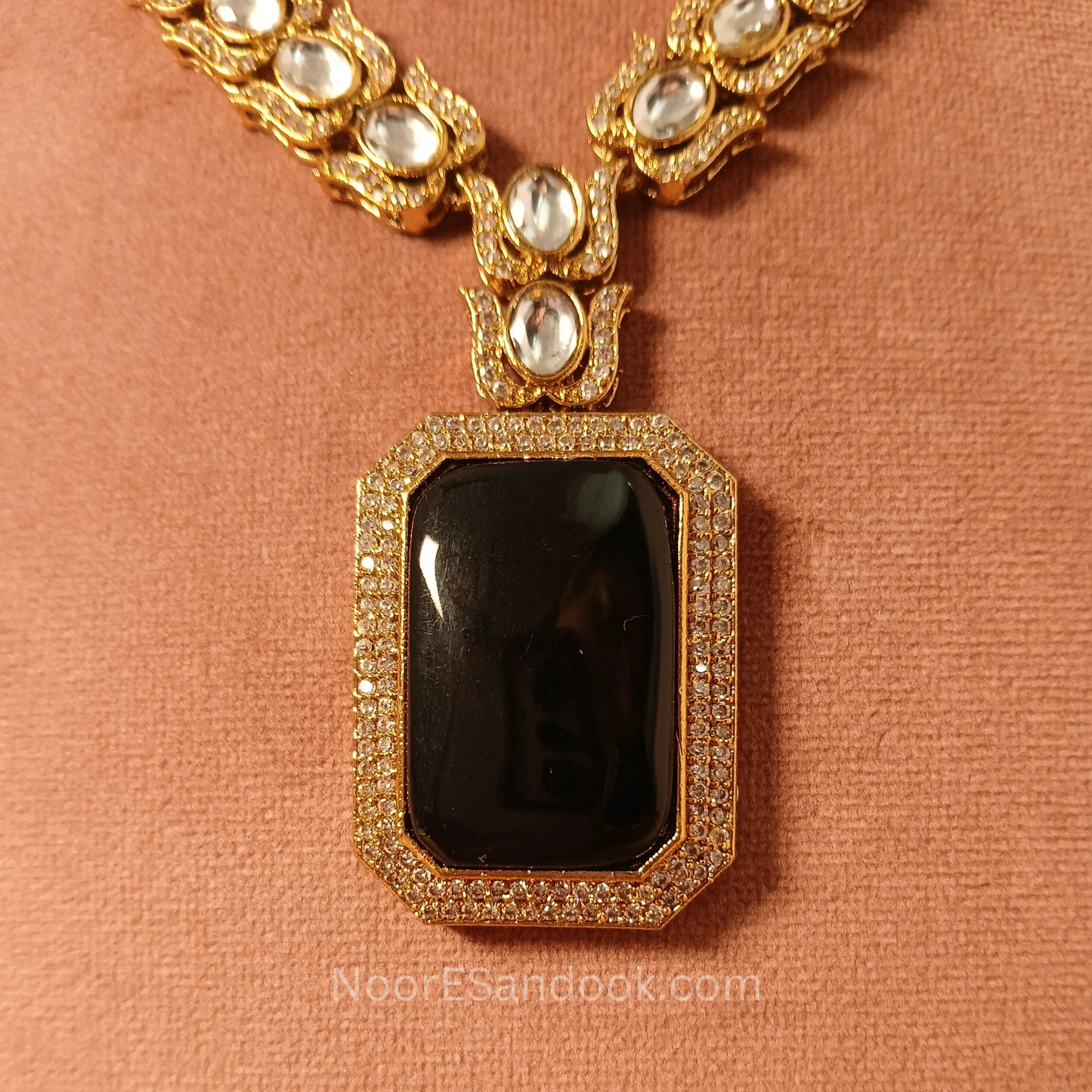 Victorian long necklace with doublet stone (black)