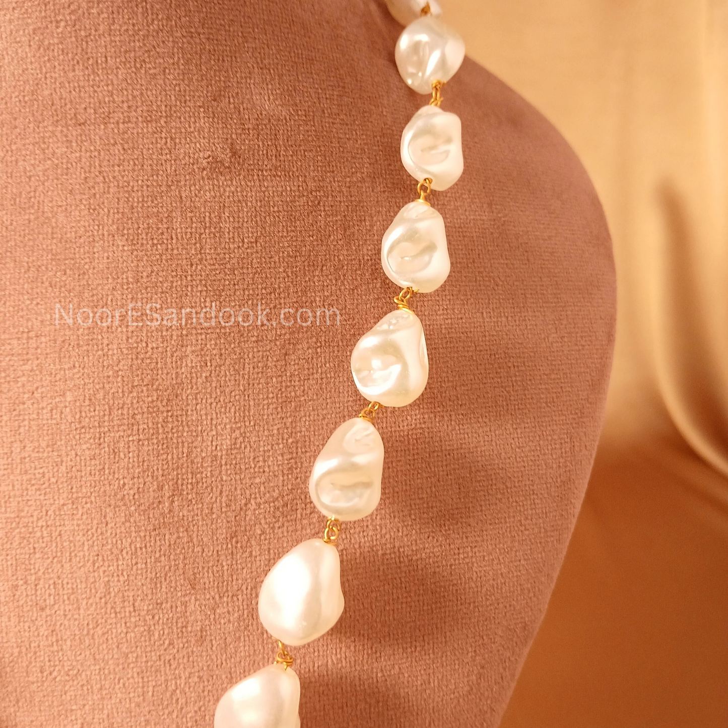 Long Antique Big Pendant with pearl chain (Blue)
