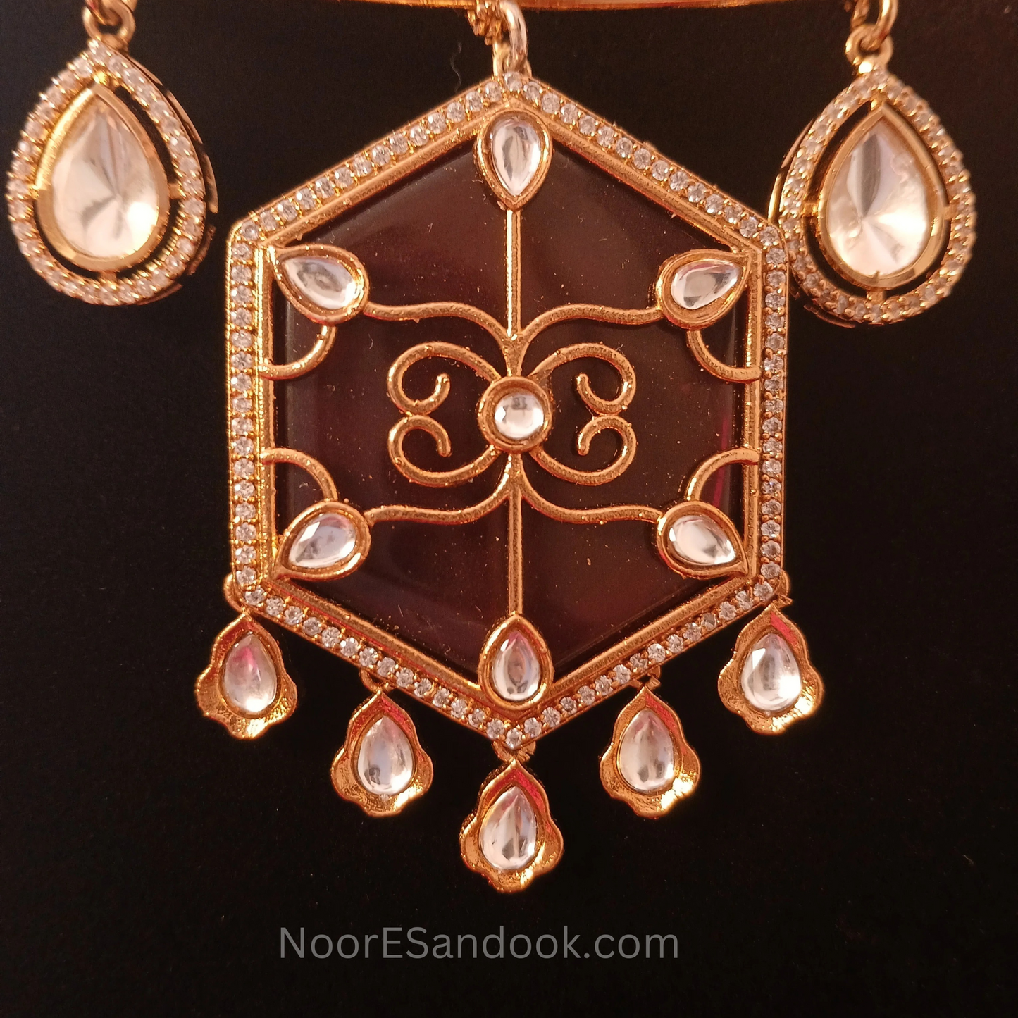 Haslee with geometric carved design -Inlay Work (Red)