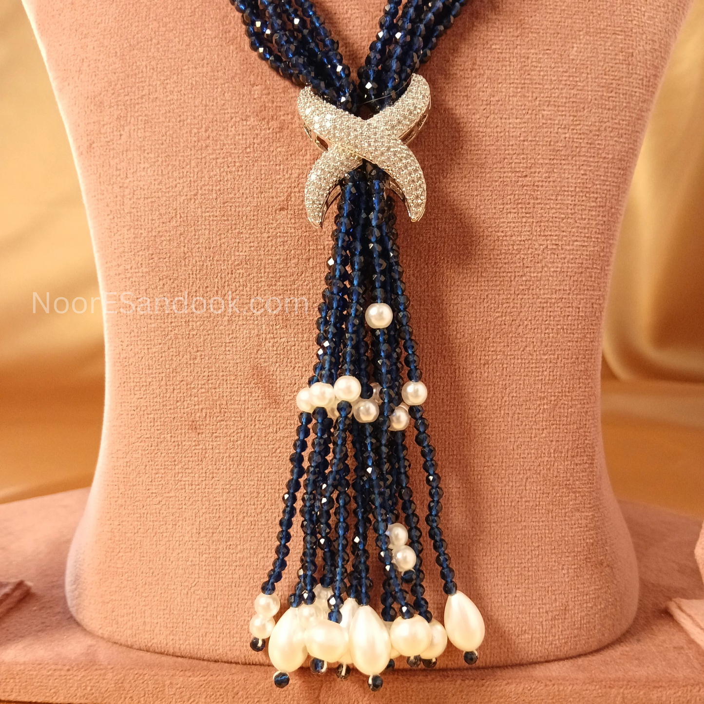 Long Modern Necklace with connector in betweeen (Blue)