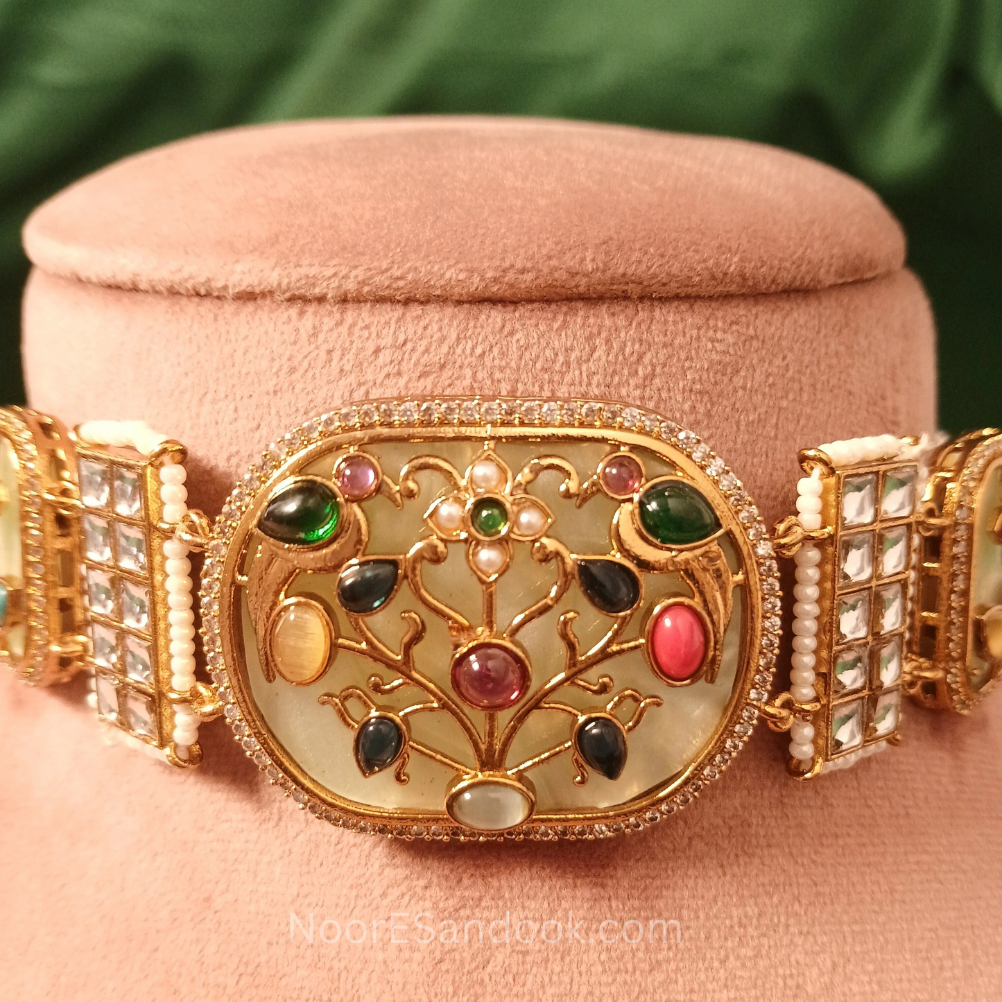 Artistic Stone carving Choker set