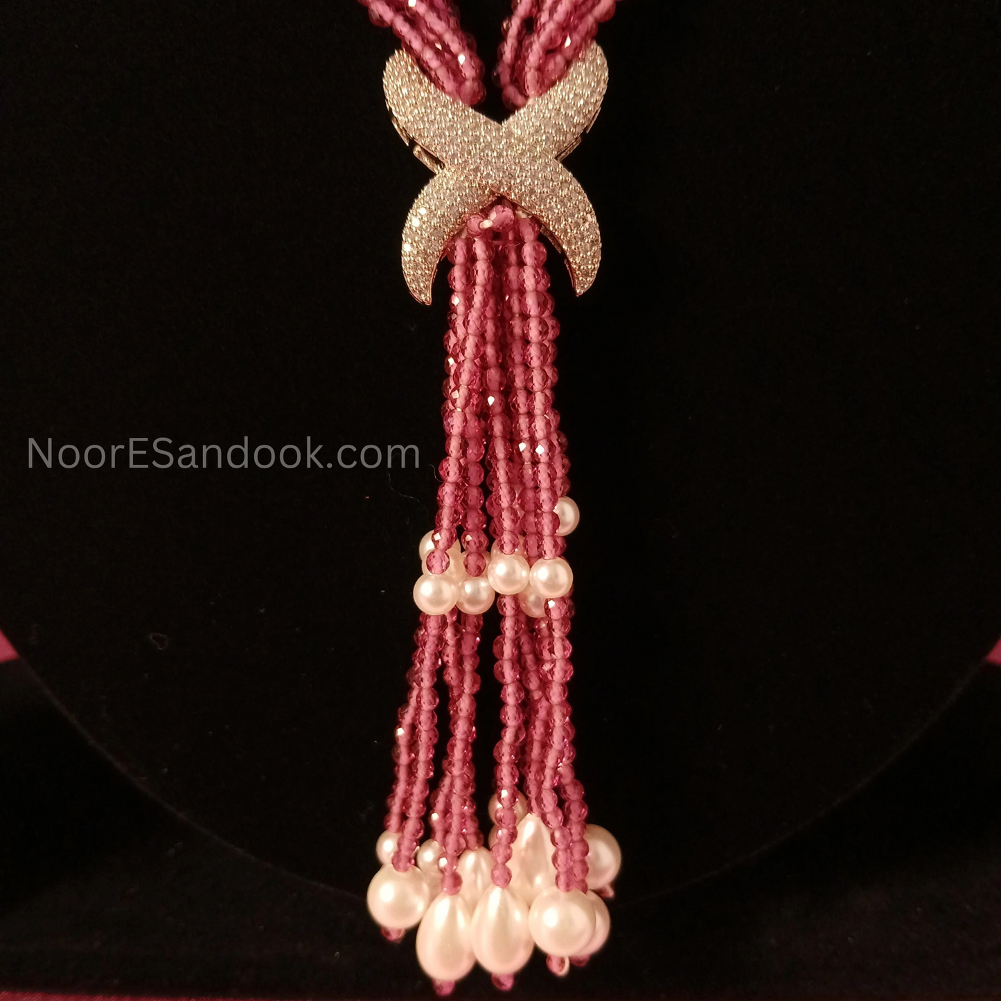 Long Modern Necklace with connector in betweeen (Red)