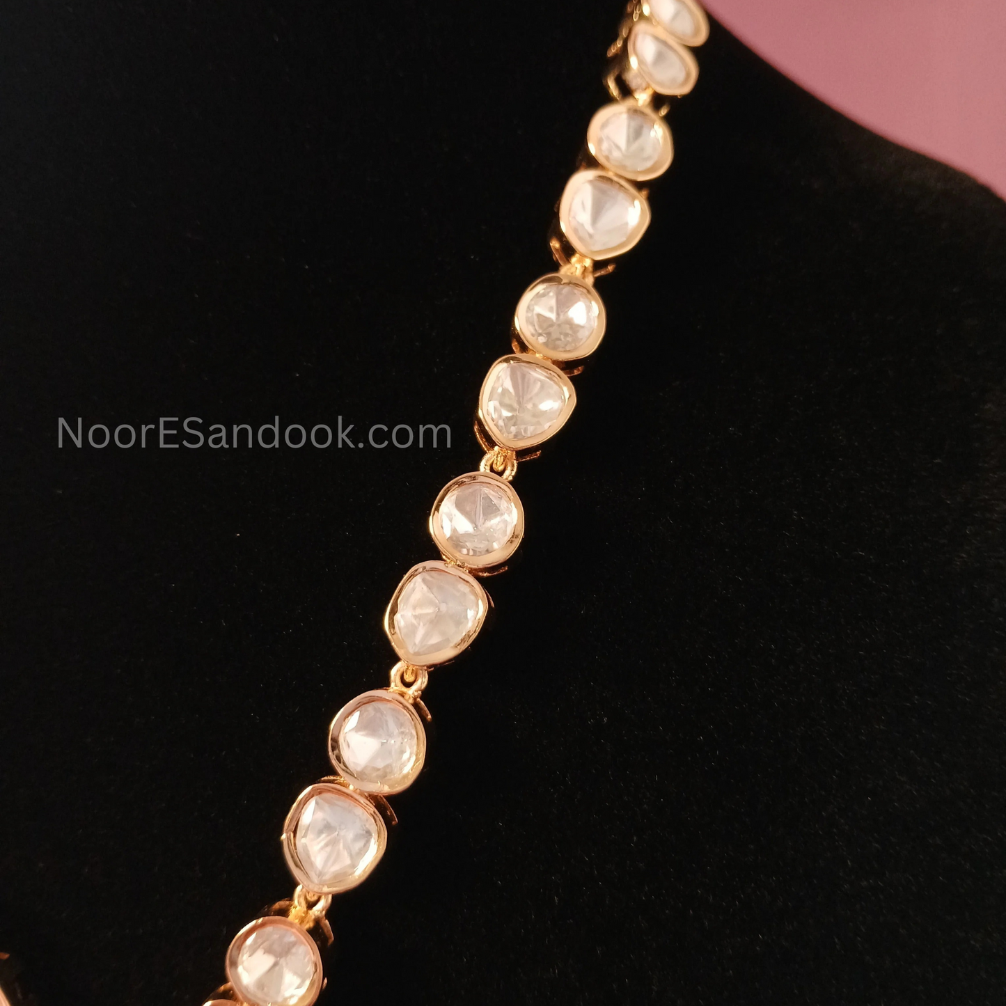 One small and one big pendant in long necklace