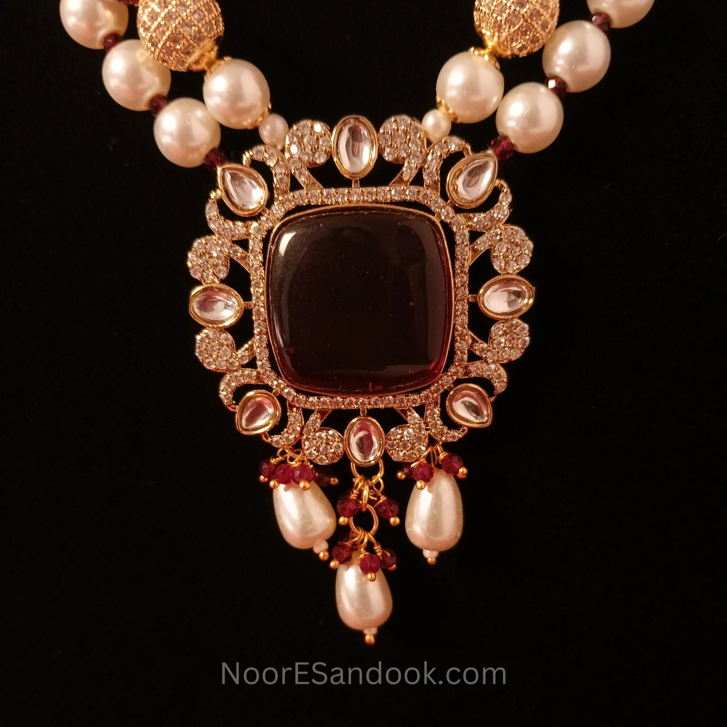 Doublet stone pendant with pearl and small stones layers necklace