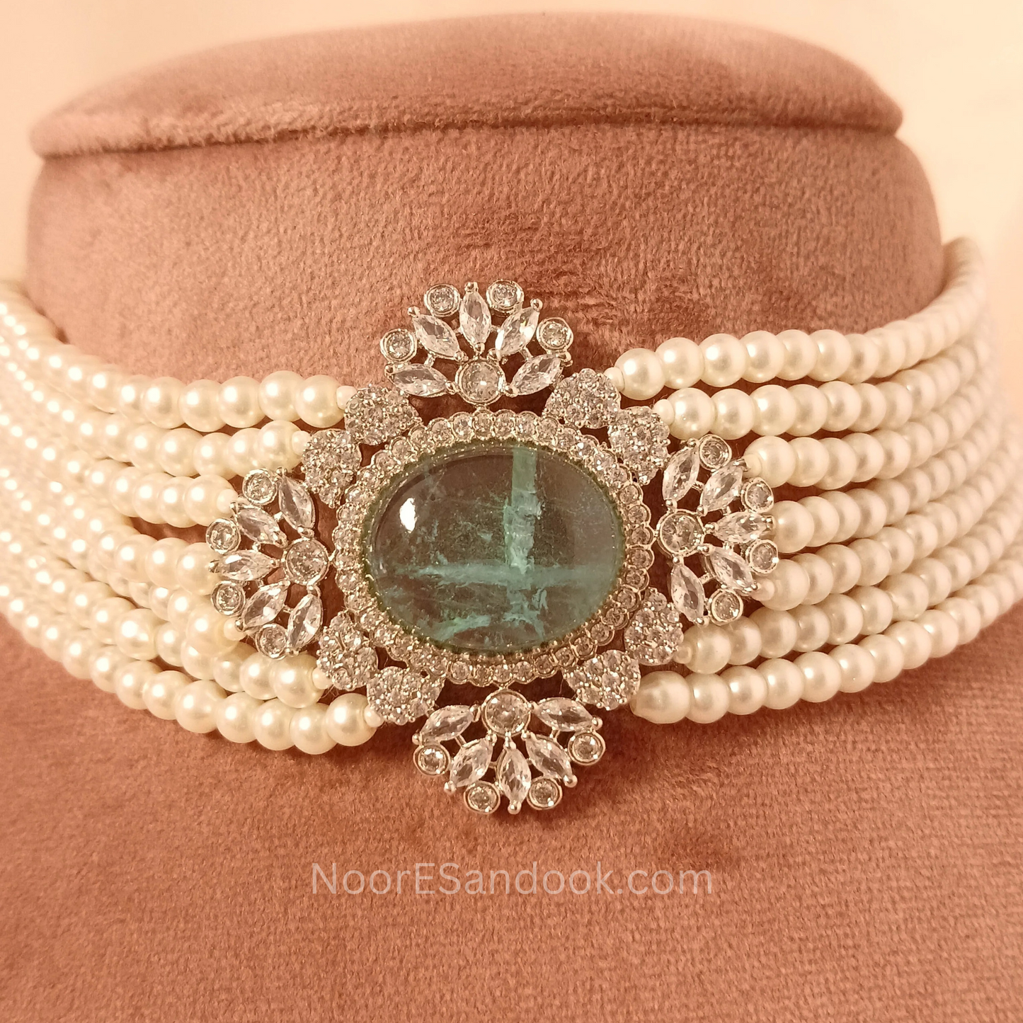 Pearl choker layers with stone in between (Light Blue)