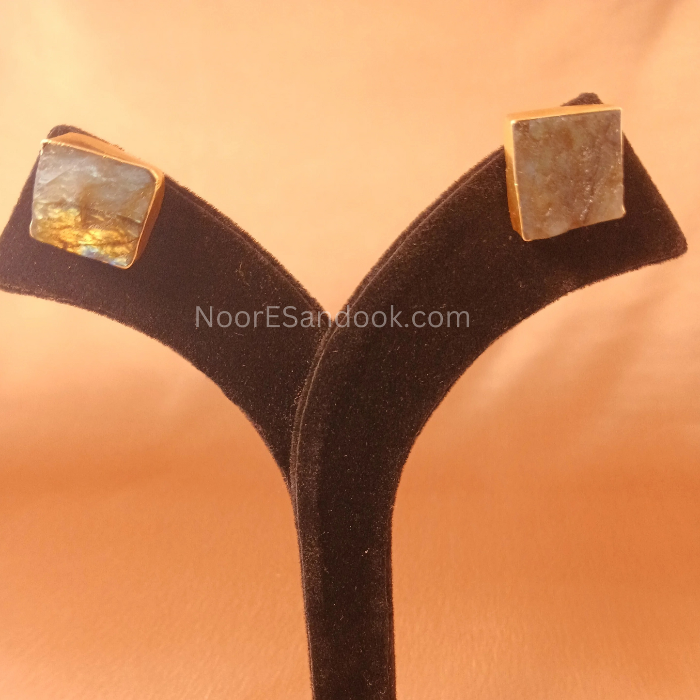 Stone pendant with chain- Green