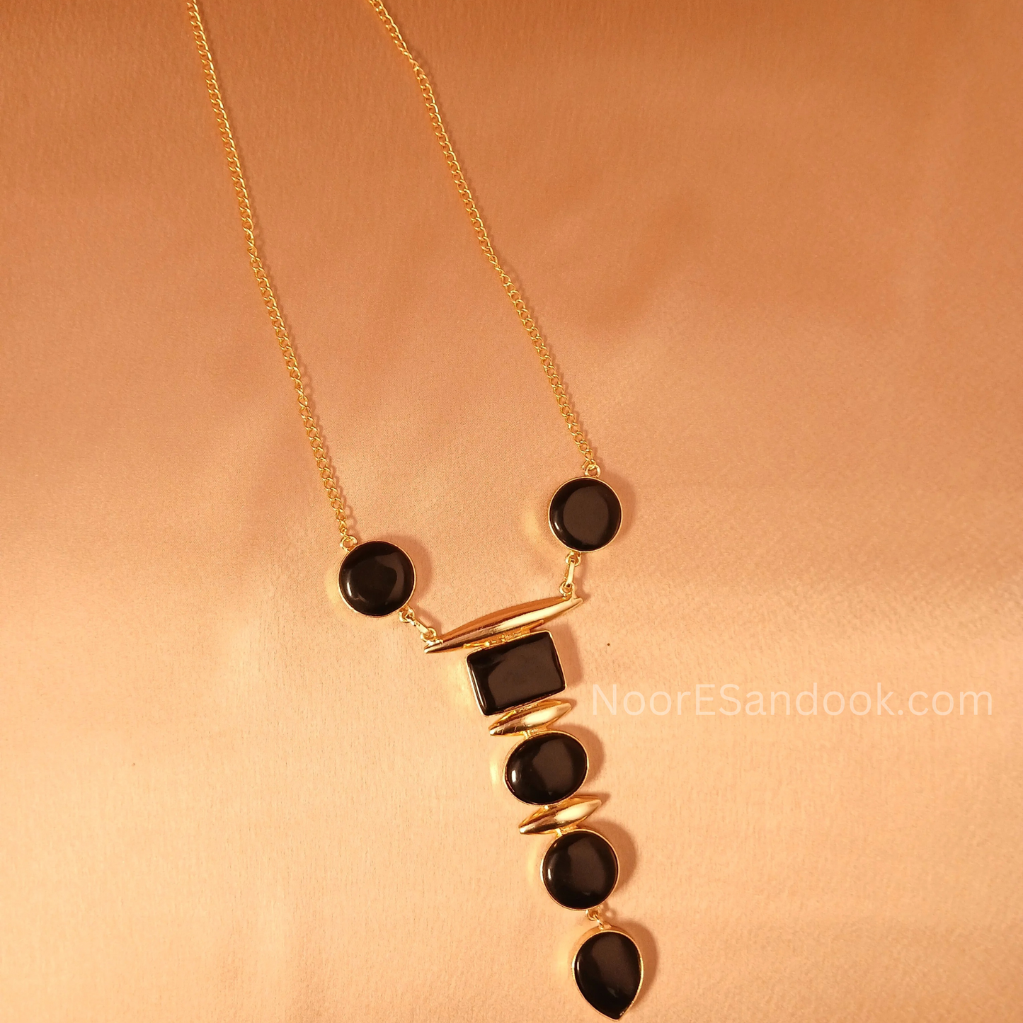 Long stone pendant with simple chain-Black