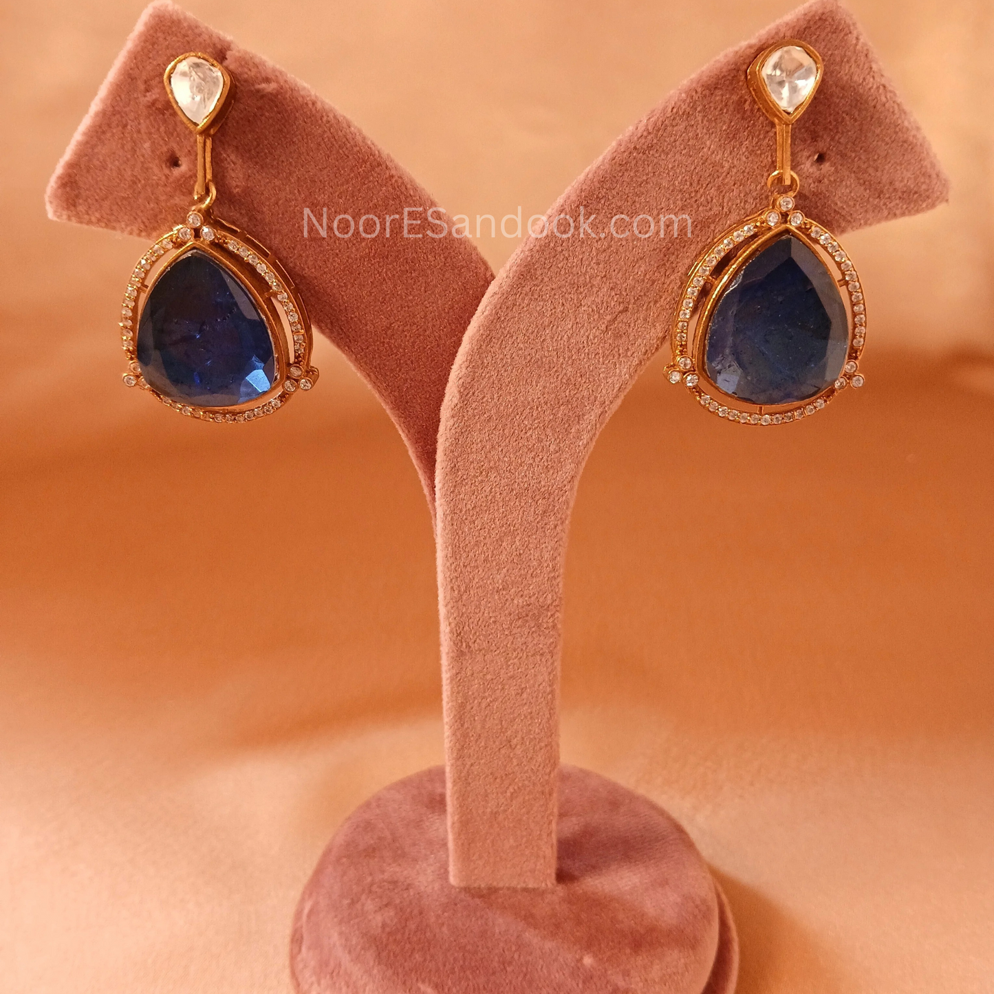 Polki with stone pendant