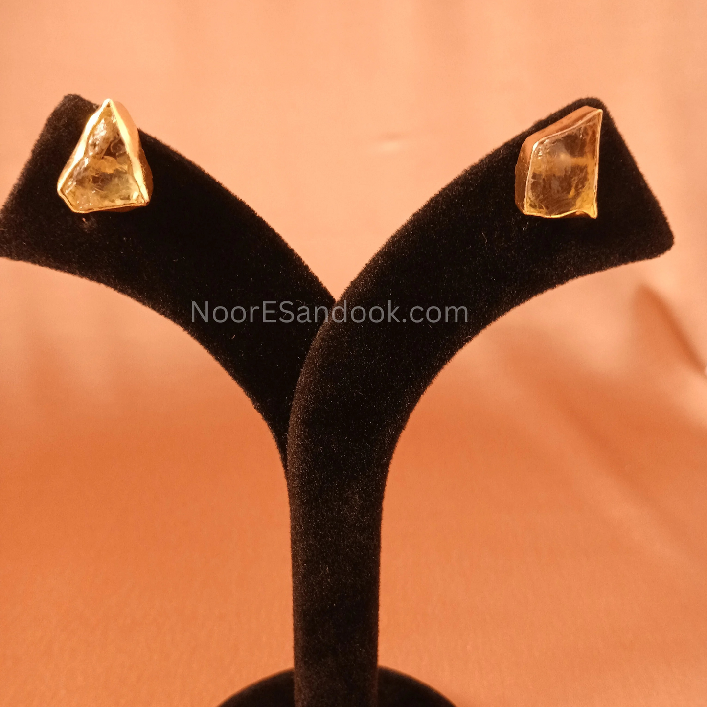 Stone pendant with chain- Yellow