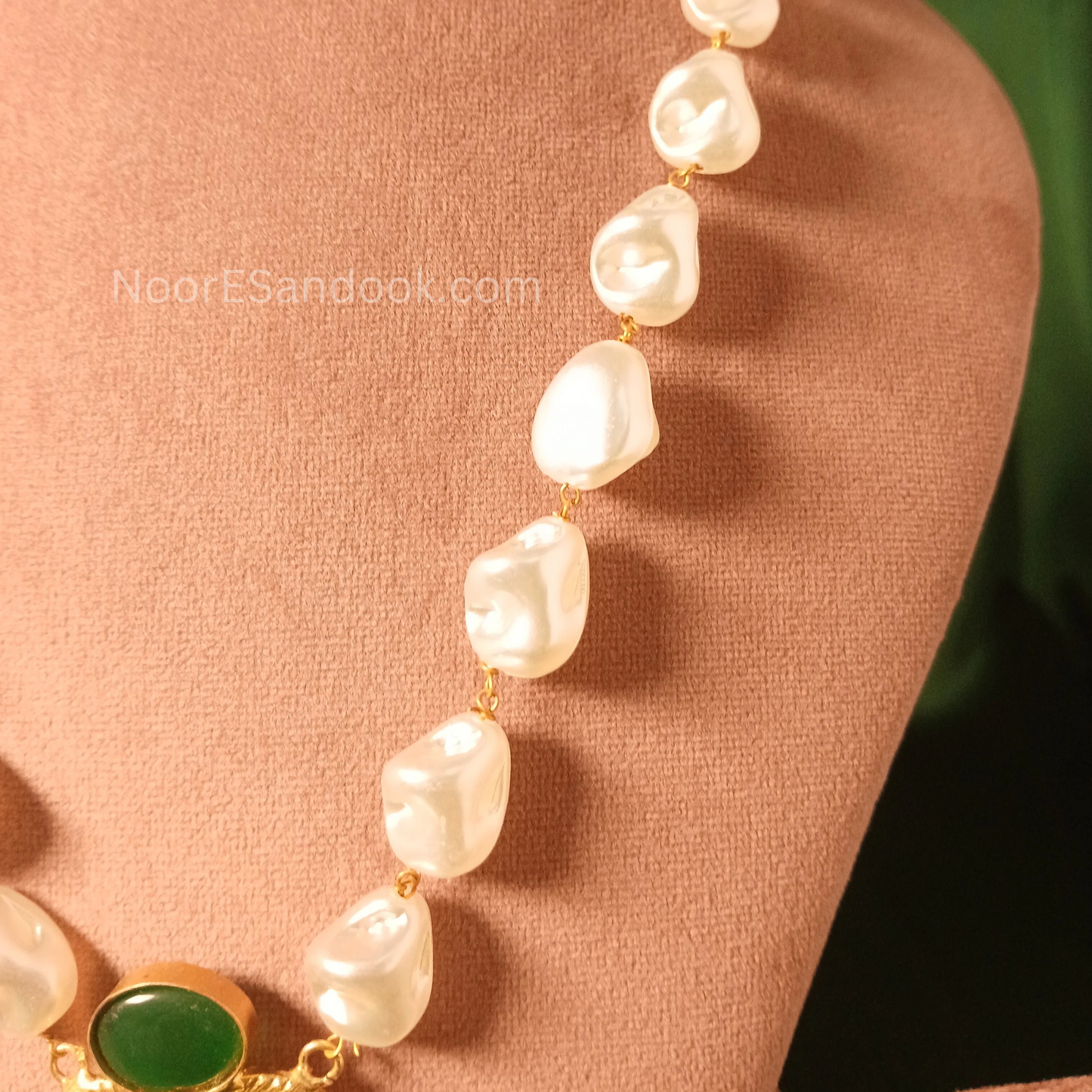 Long Antique Big Pendant with pearl chain (Green)