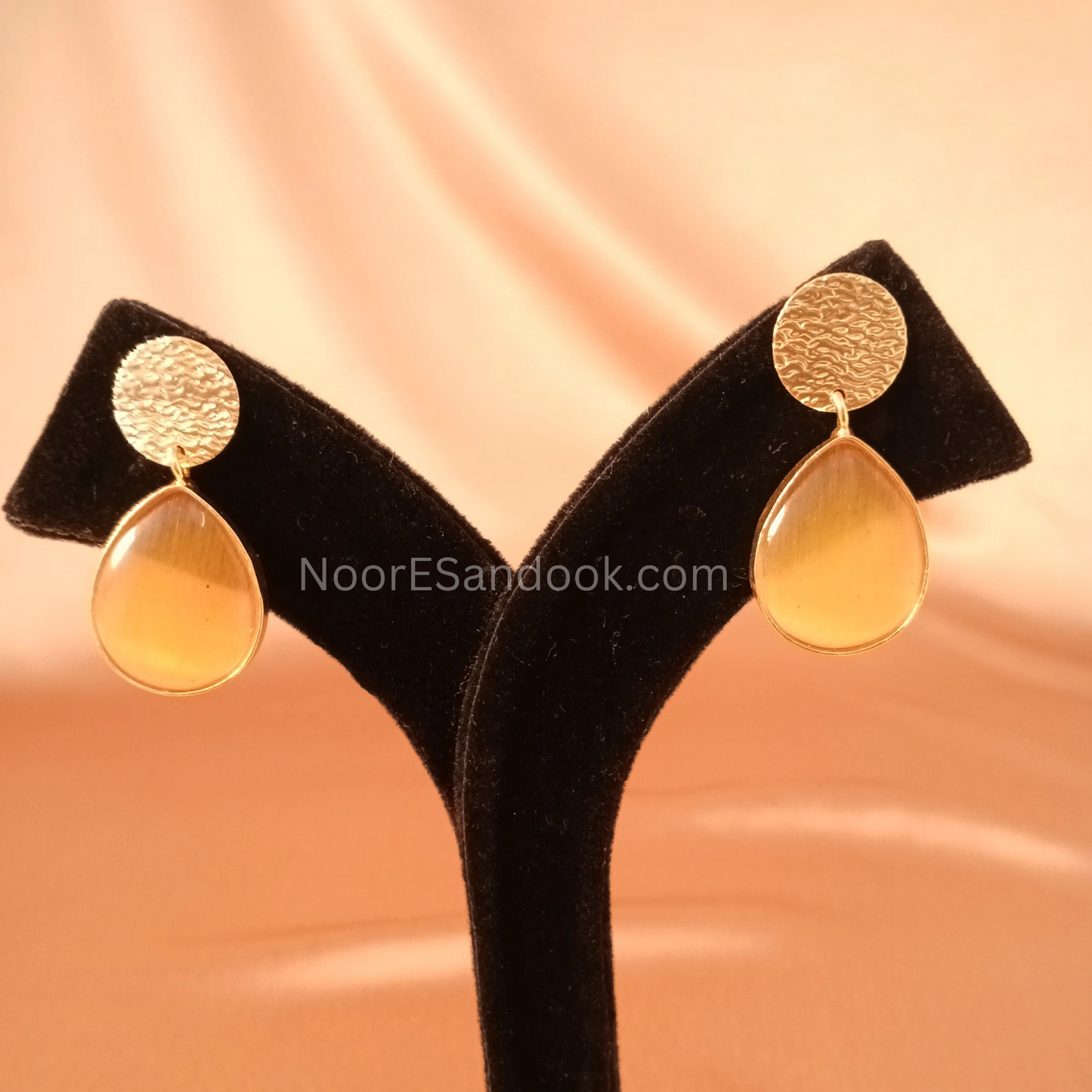 Long stone pendant with simple chain-Yellow