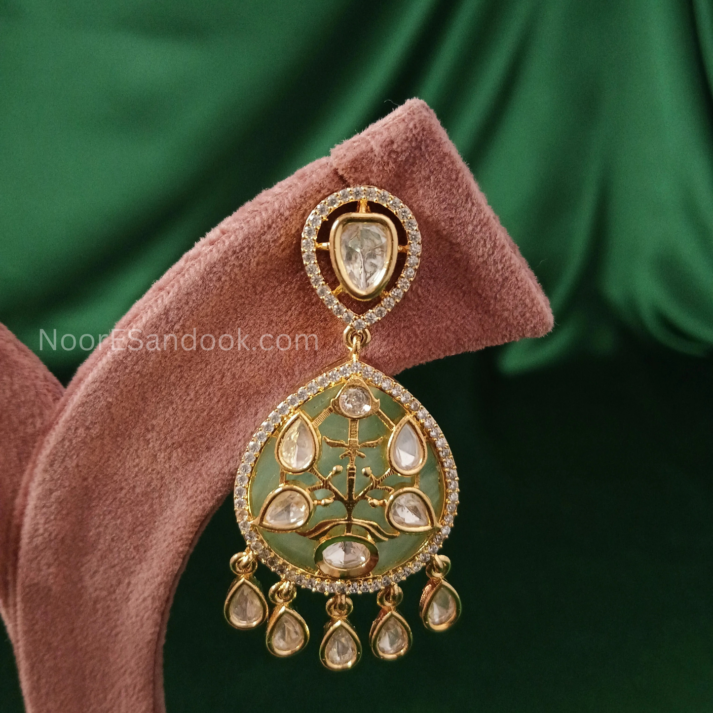 Artistic Stone carving Pendant set