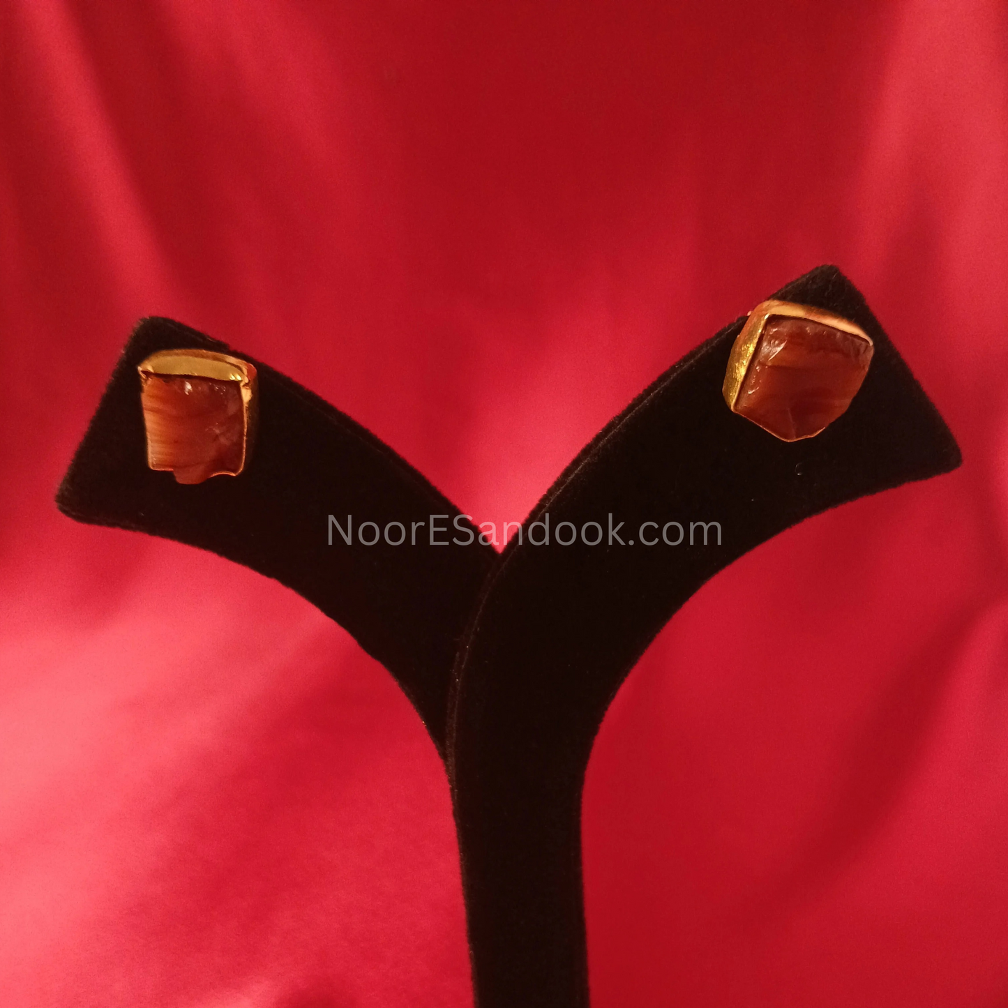 Stone pendant with chain- Red