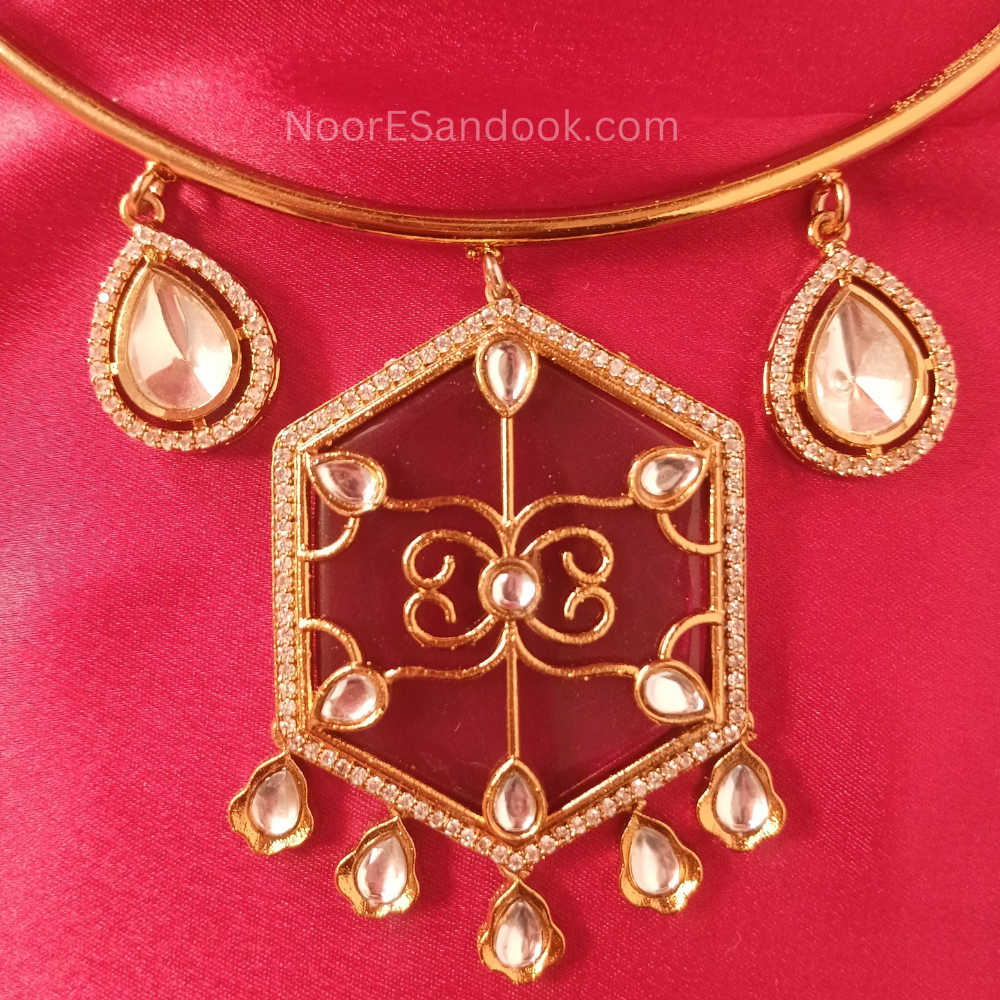 Haslee with geometric carved design -Inlay Work (Red)