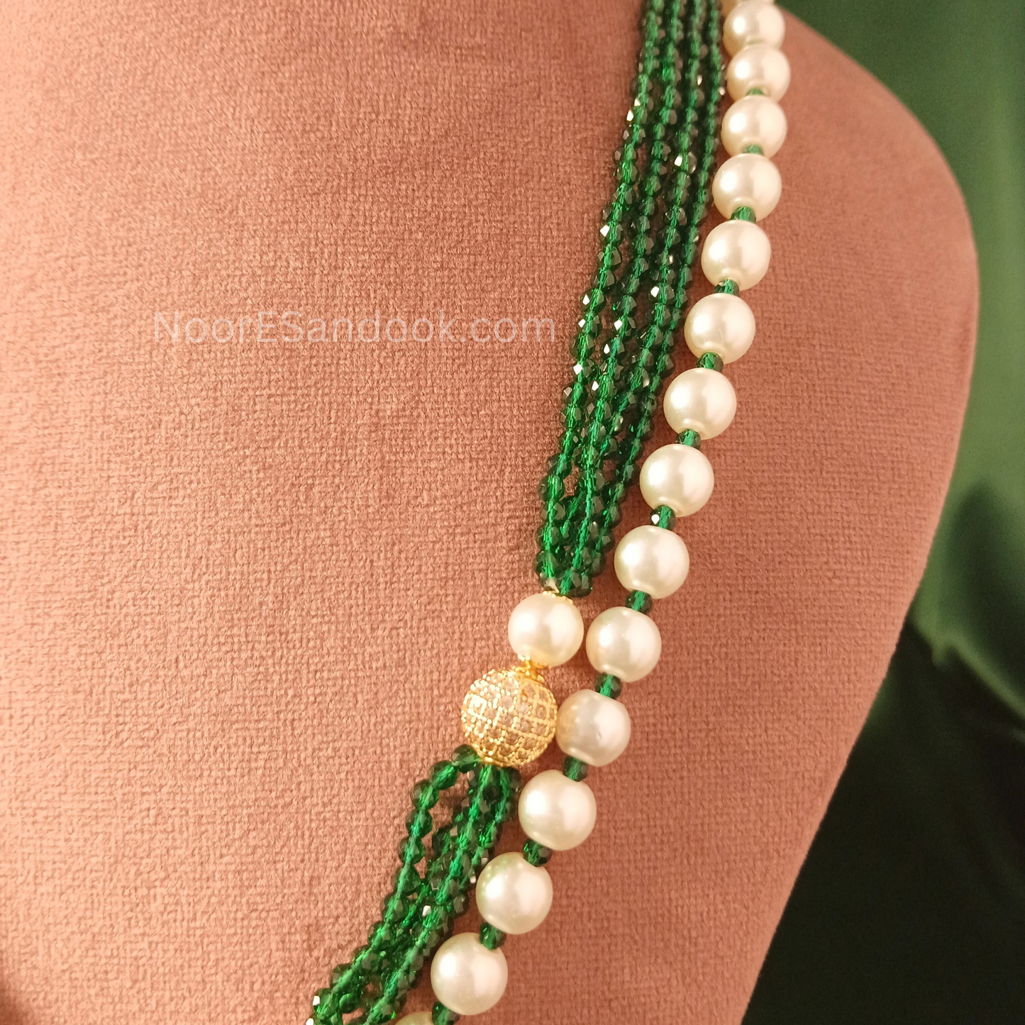 Doublet stone pendant with pearl and small stones layers necklace (green)