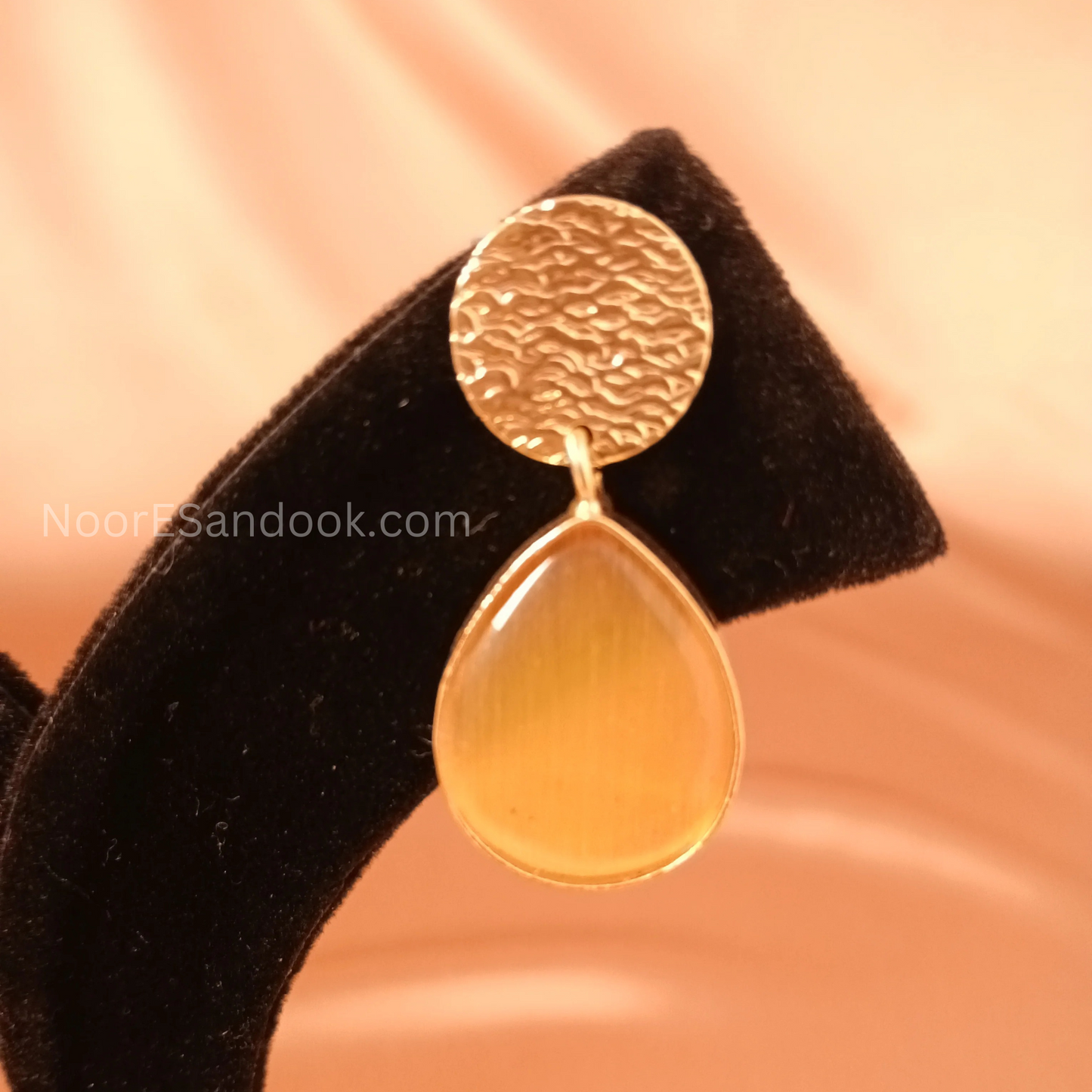 Long stone pendant with simple chain-Yellow