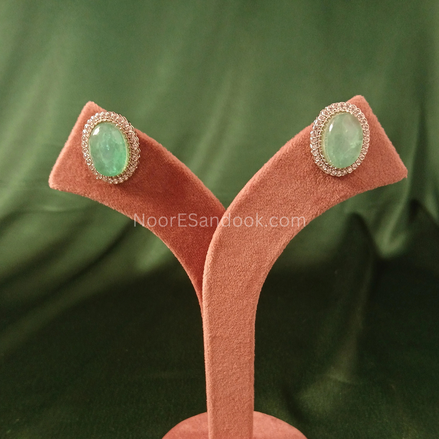Pearl choker layers with stone in between (Mint Green)