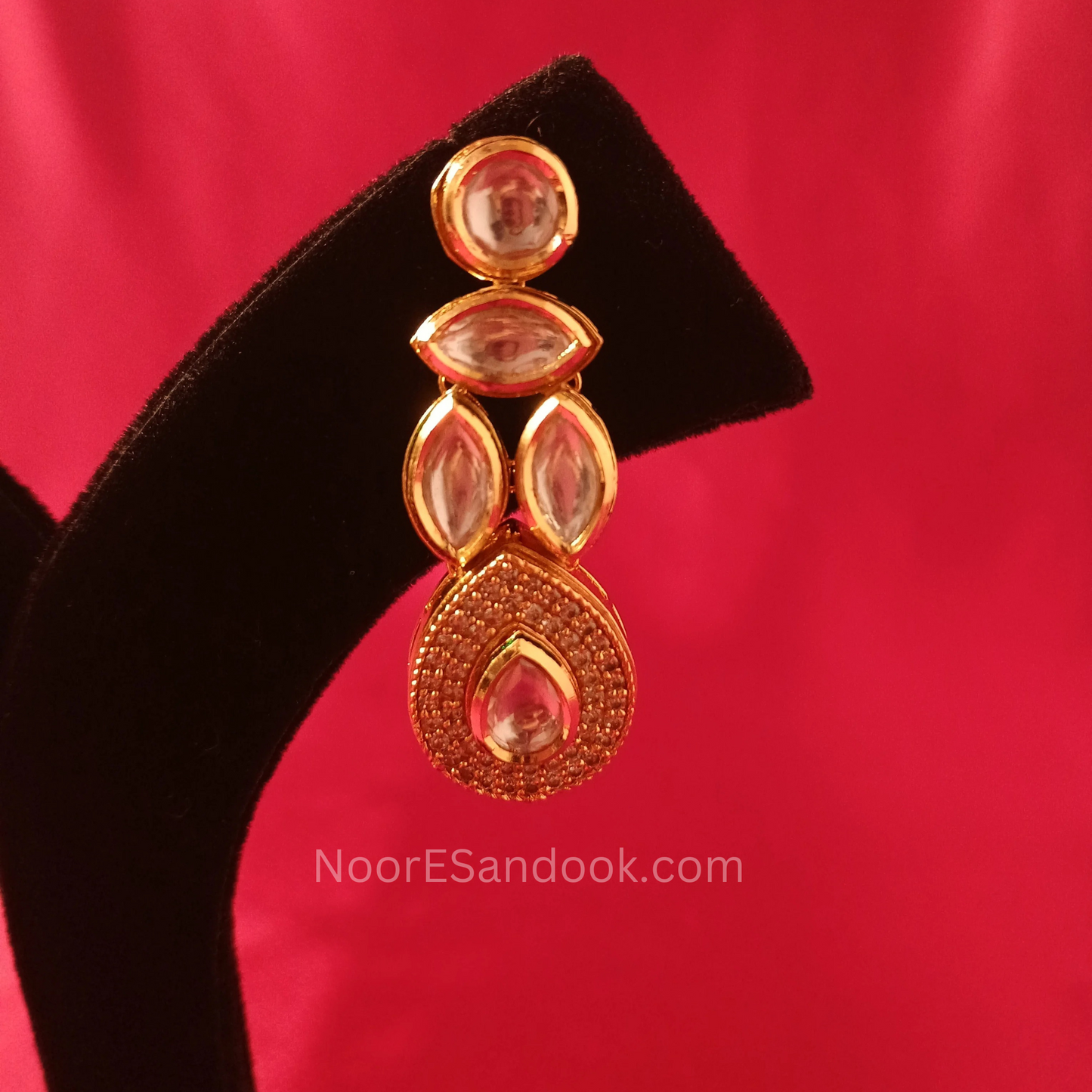 Priyamvada Kundan Necklace Set - NoorESandook