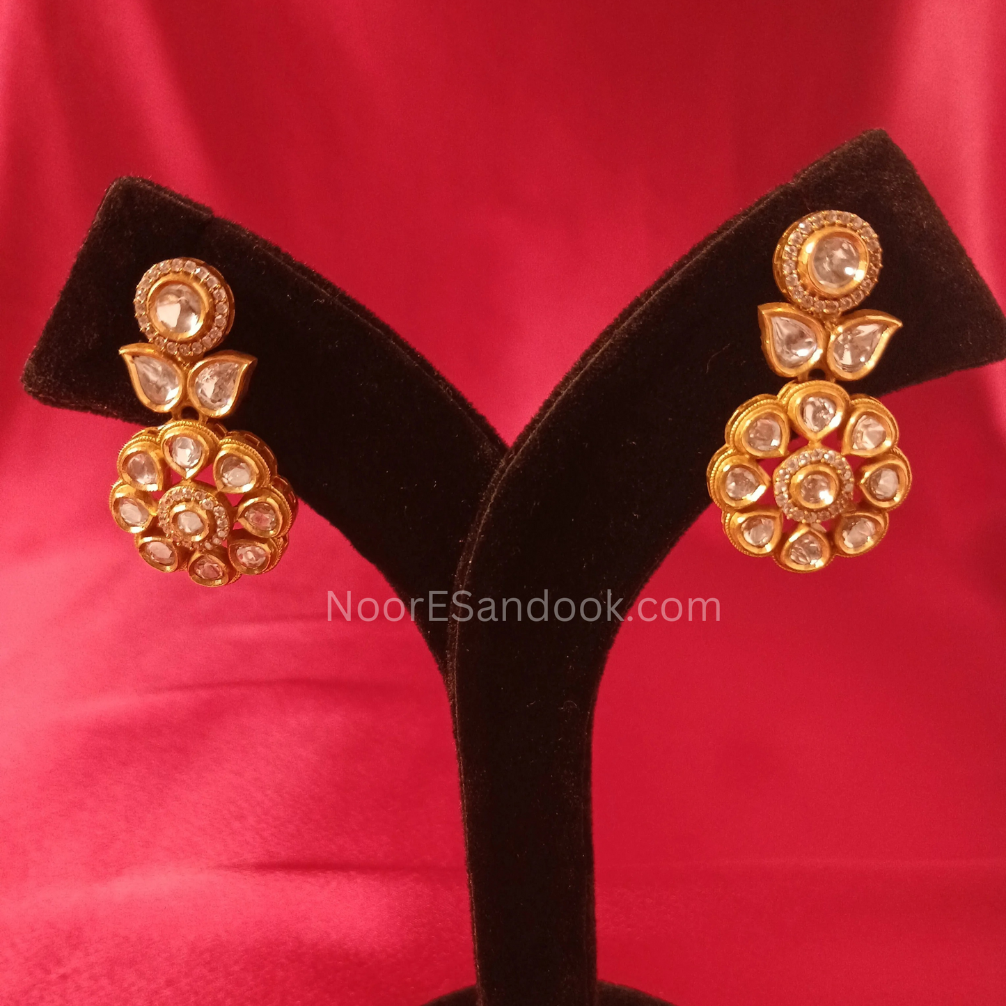 Kundan Necklace With Flower Detailing