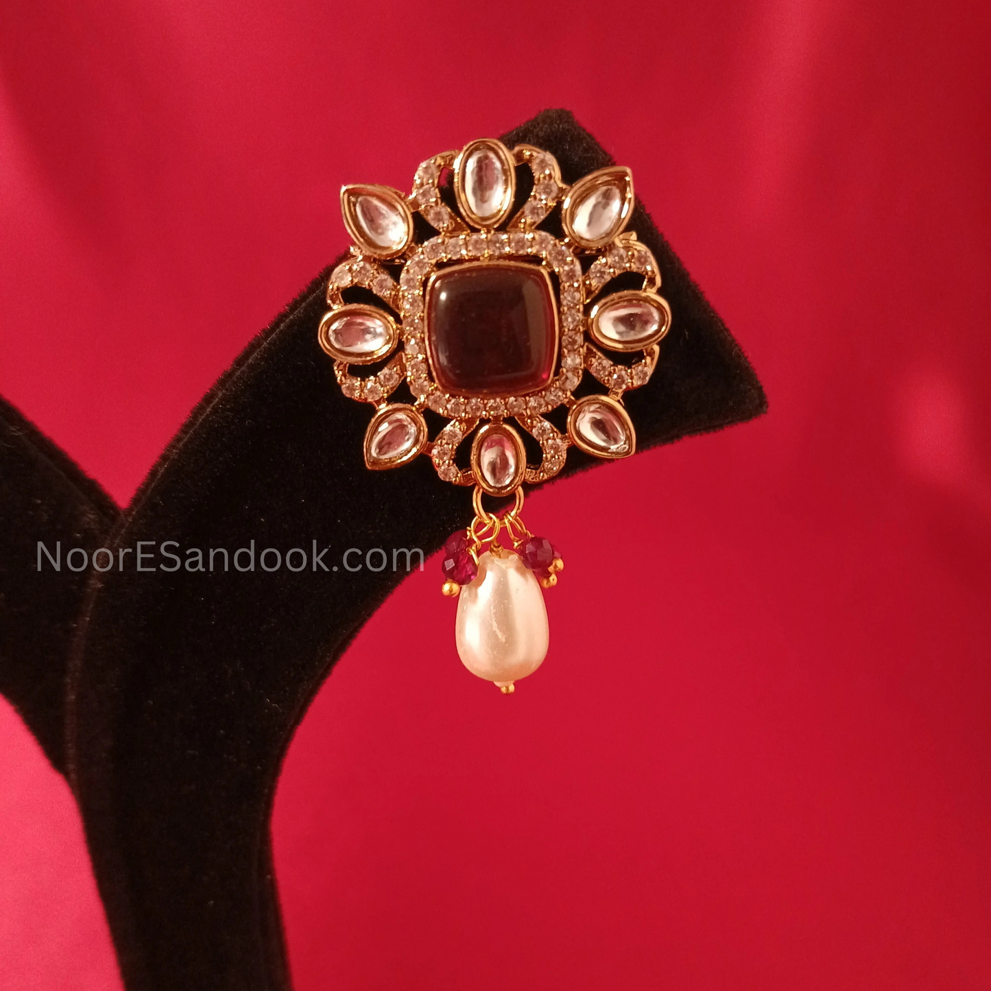 Doublet stone pendant with pearl and small stones layers necklace