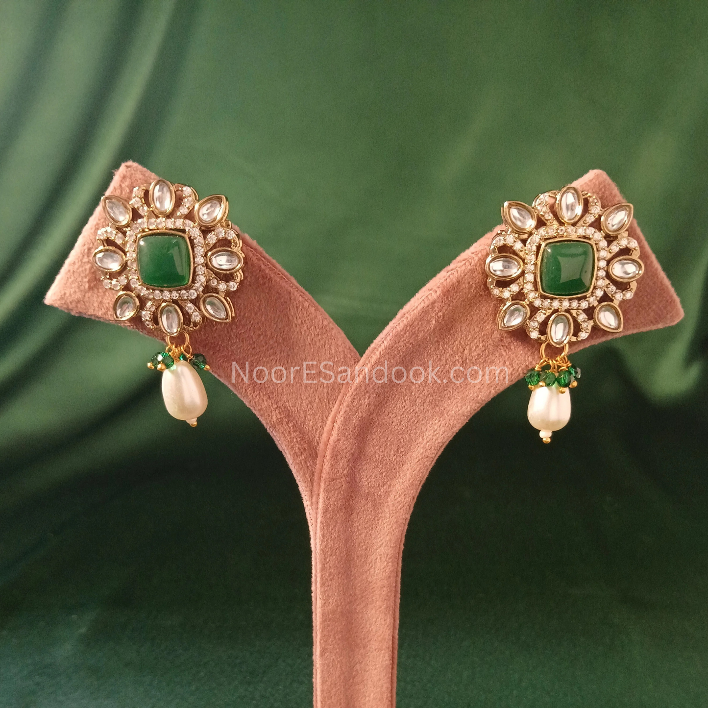 Doublet stone pendant with pearl and small stones layers necklace (green)
