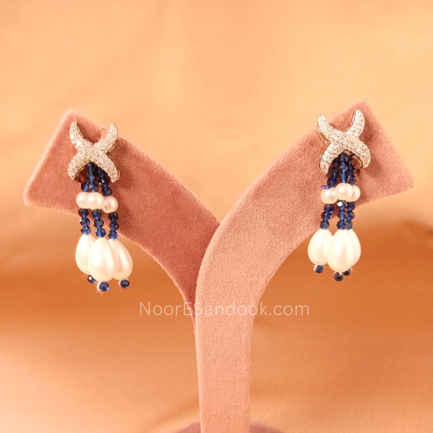 Long Modern Necklace with connector in betweeen (Blue)