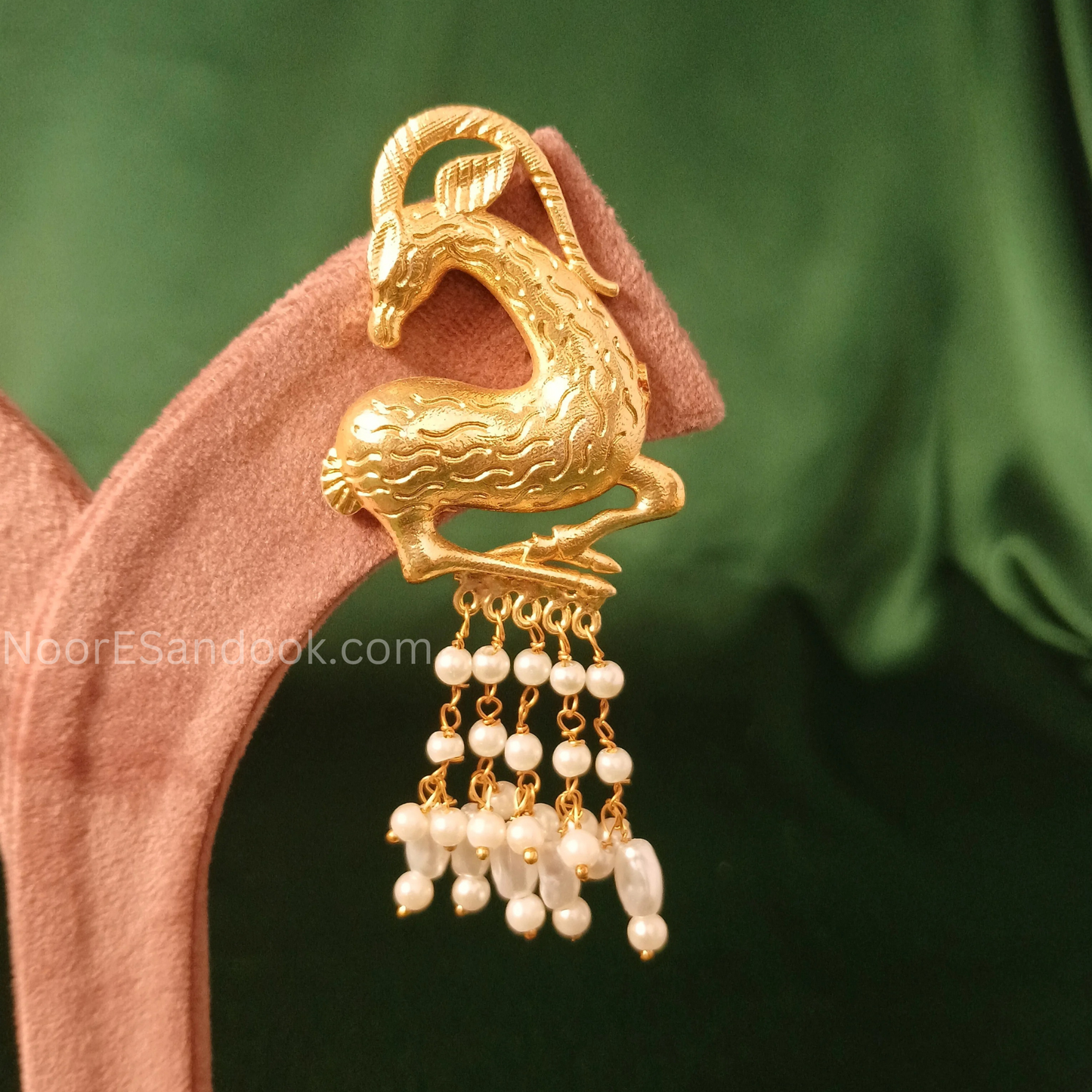 Long Antique Big Pendant with pearl chain (Mint Green)