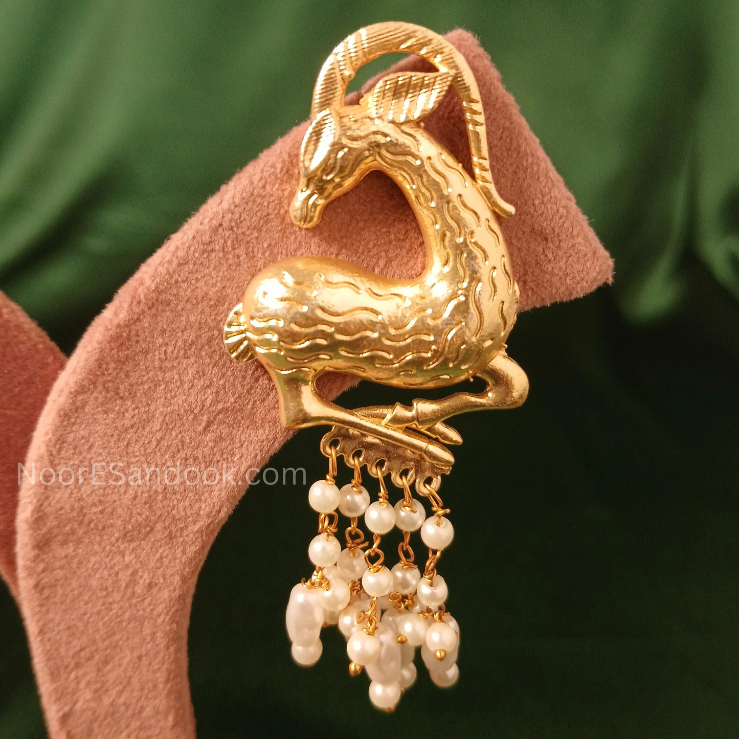 Long Antique Big Pendant with pearl chain (Green)