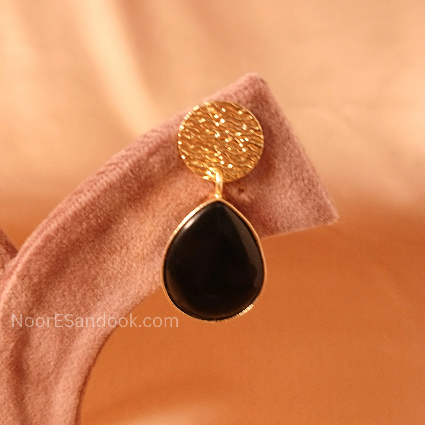 Long stone pendant with simple chain-Black