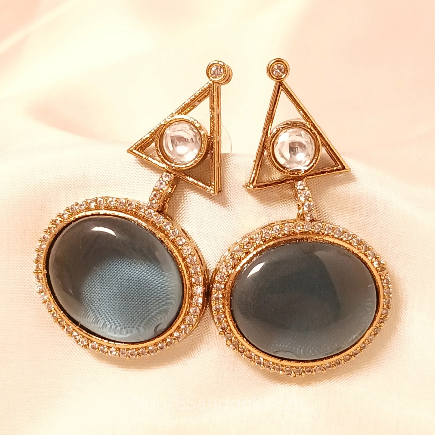 Round and v Doublet stone necklace- Blue