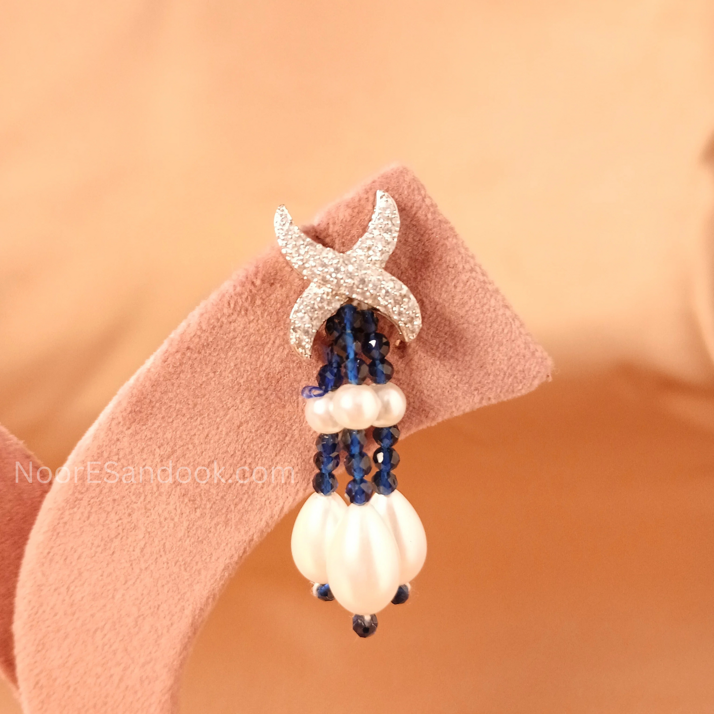 Long Modern Necklace with connector in betweeen (Blue)
