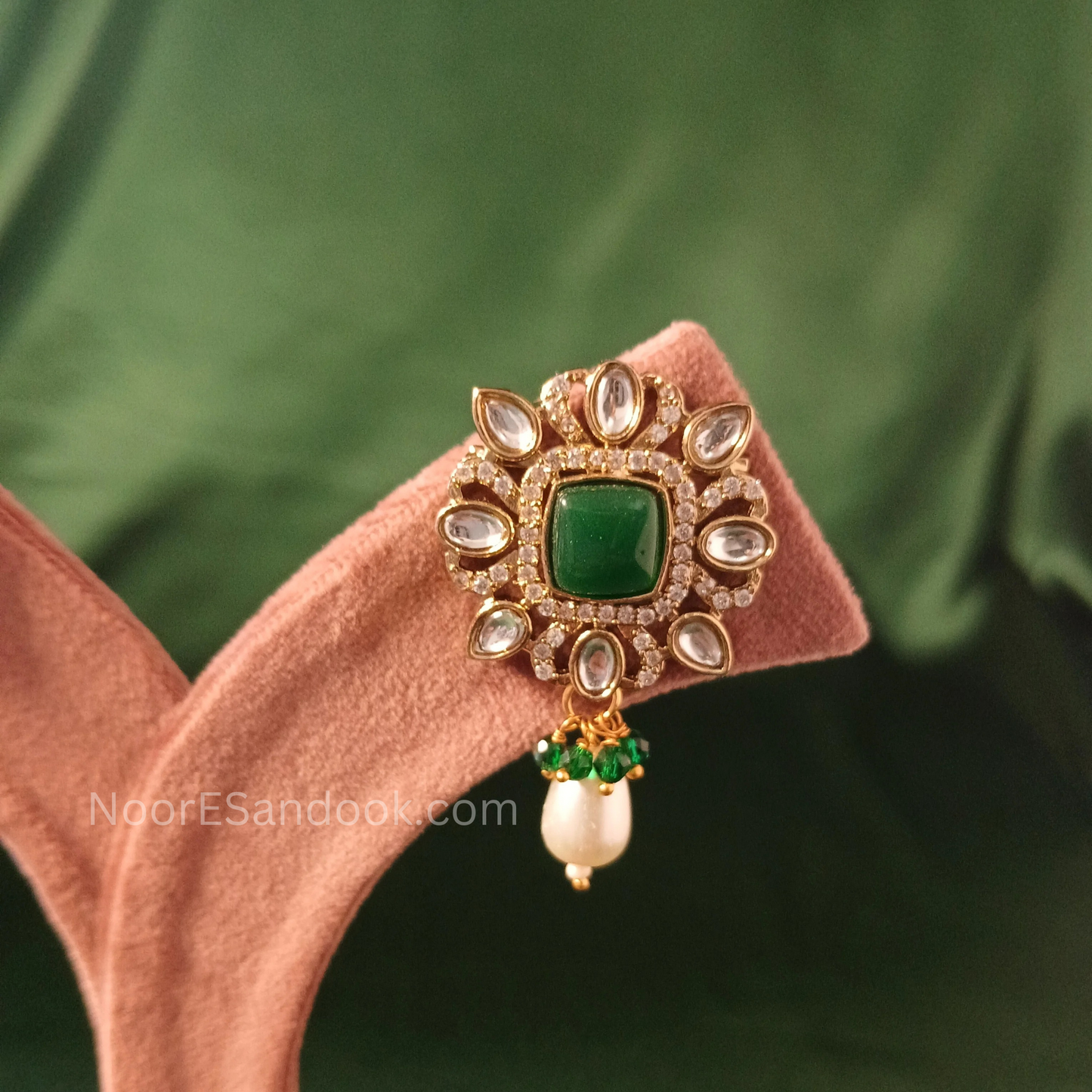 Doublet stone pendant with pearl and small stones layers necklace (green)