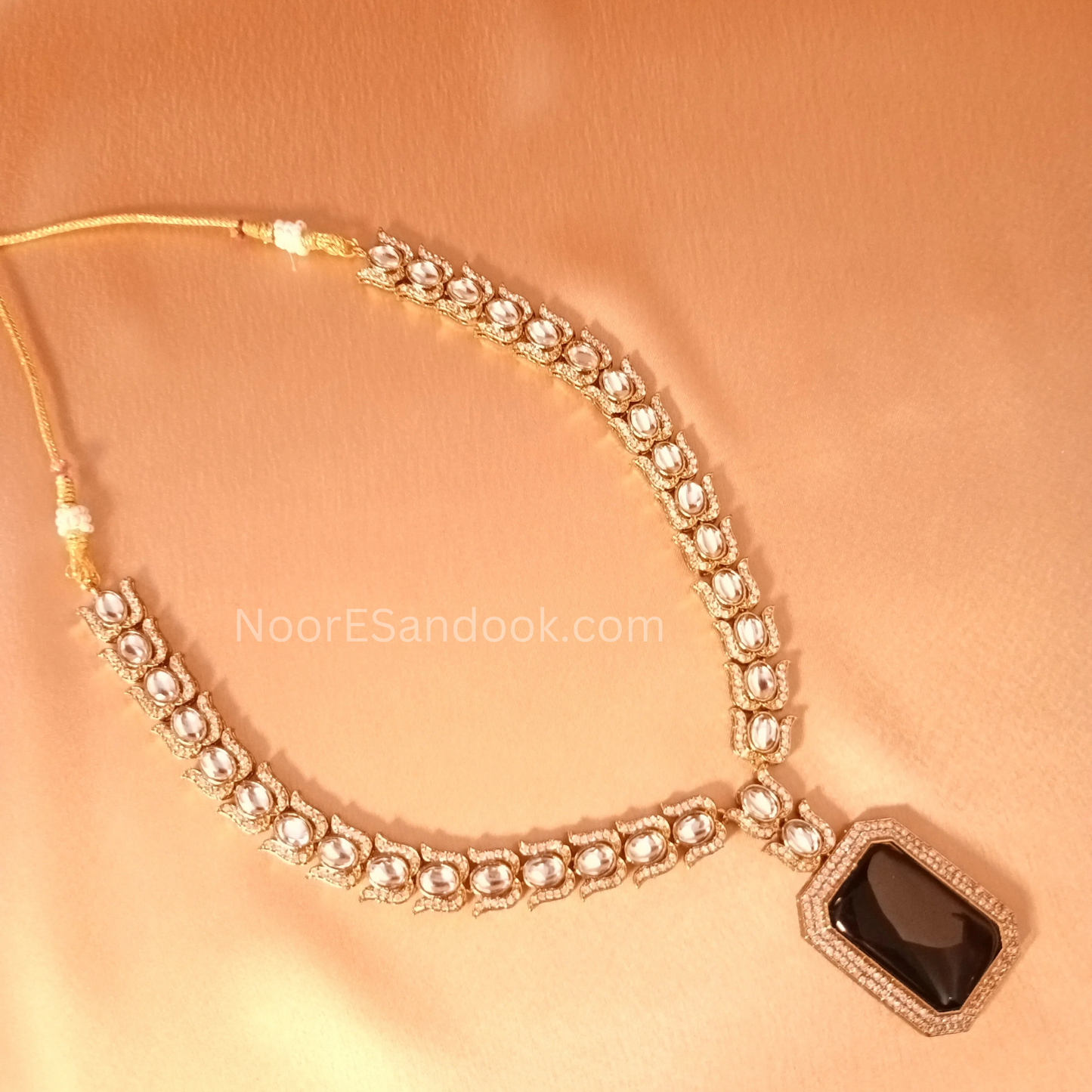 Victorian long necklace with doublet stone (black)